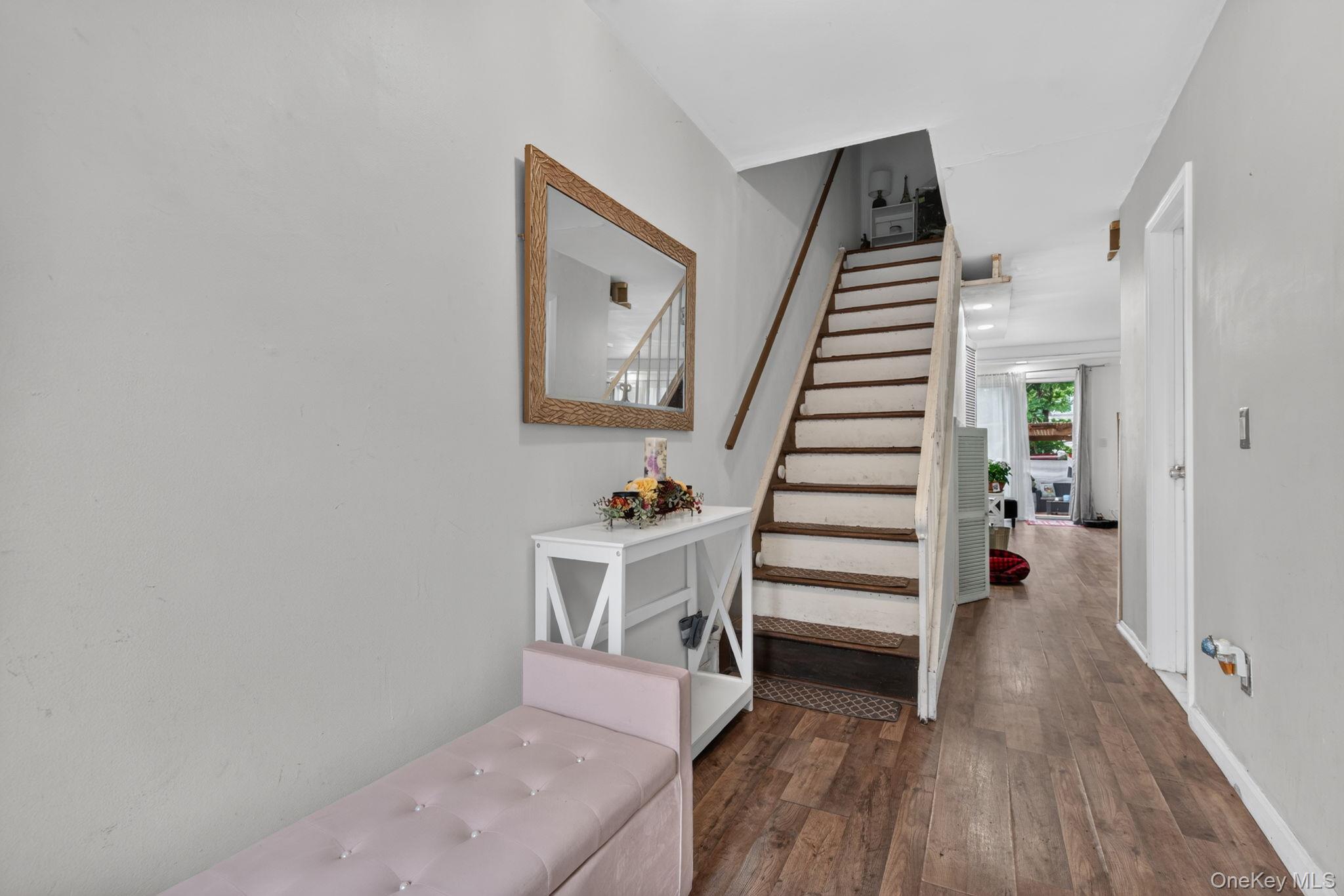50 Hampton Court – For Sale photo 2