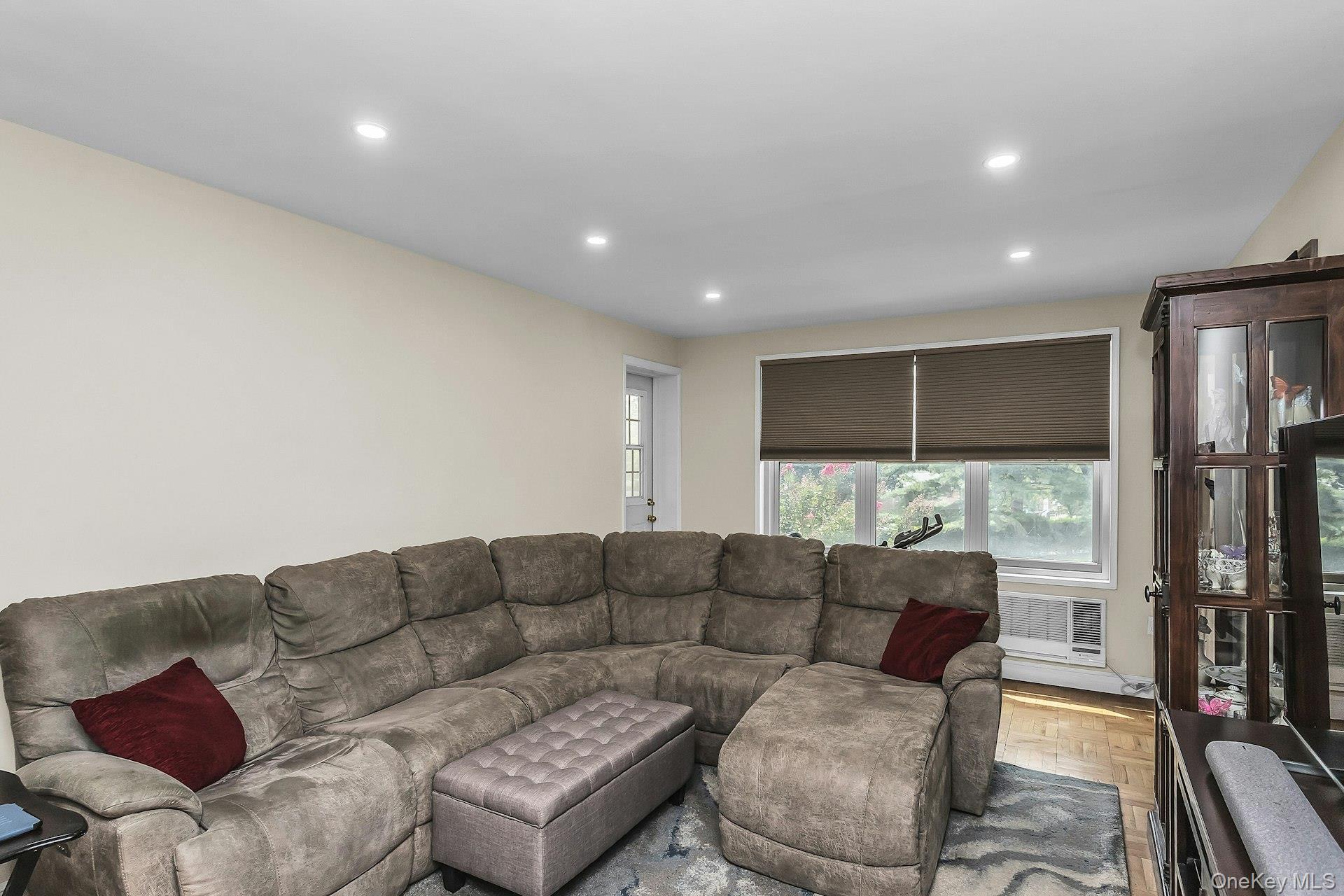 23-55 Bell Boulevard, Unit 1H photo 5