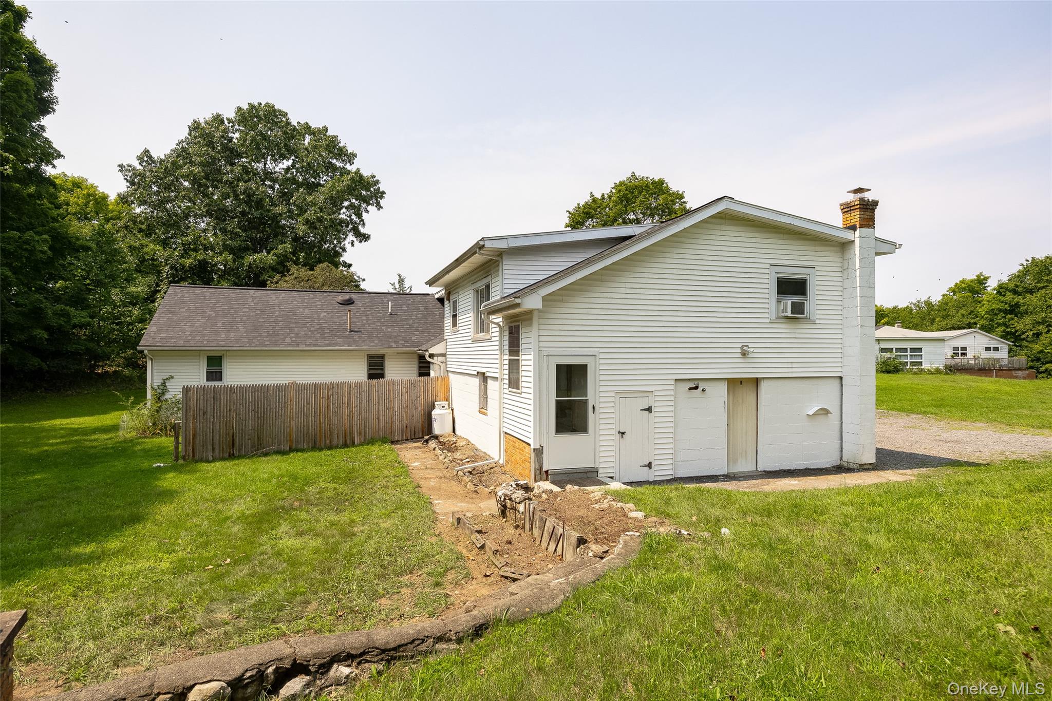 216 Hobbs Lane, Unit B photo 2