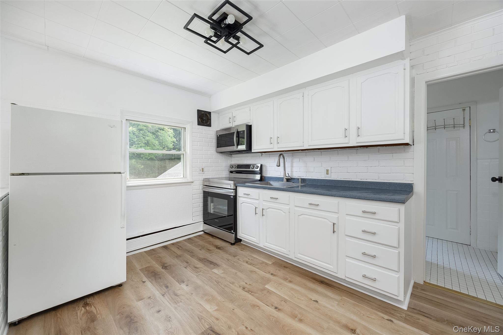 216 Hobbs Lane, Unit B photo 9