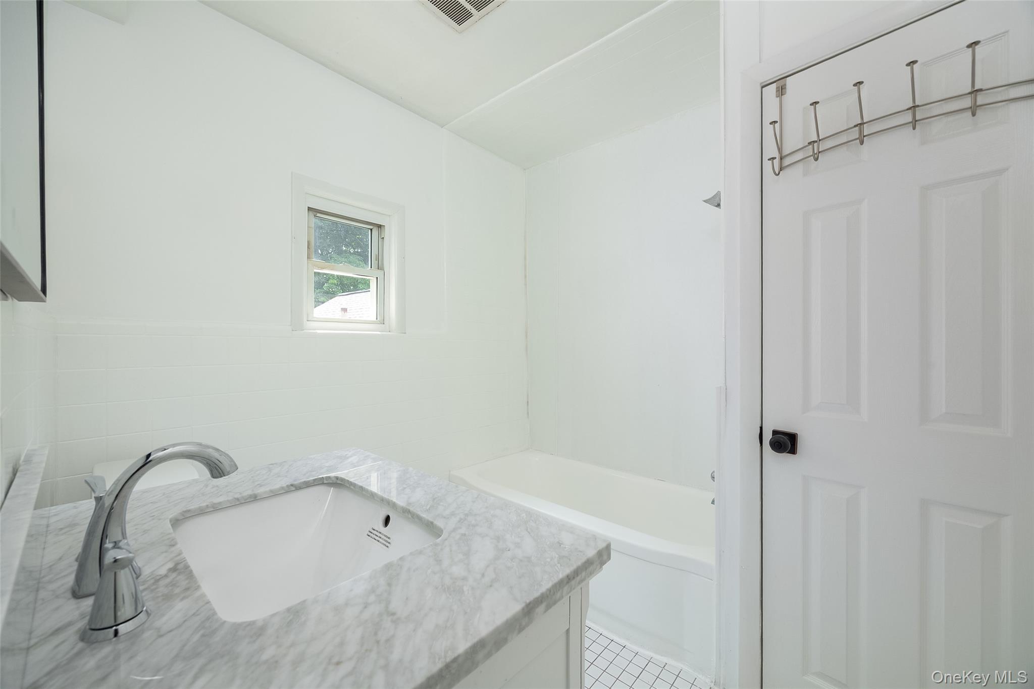216 Hobbs Lane, Unit B photo 13