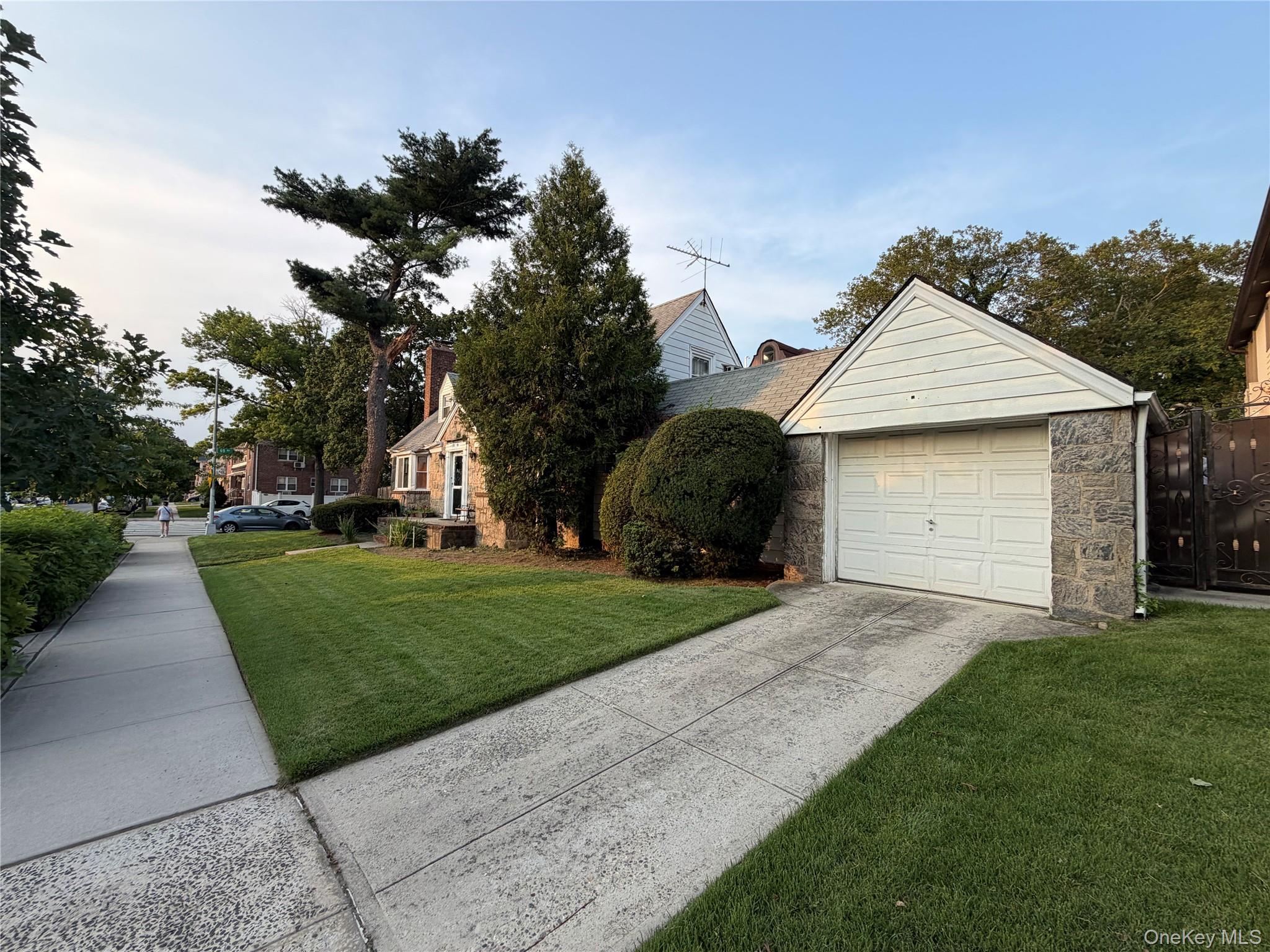 185-02 69th Avenue – For Sale photo 3