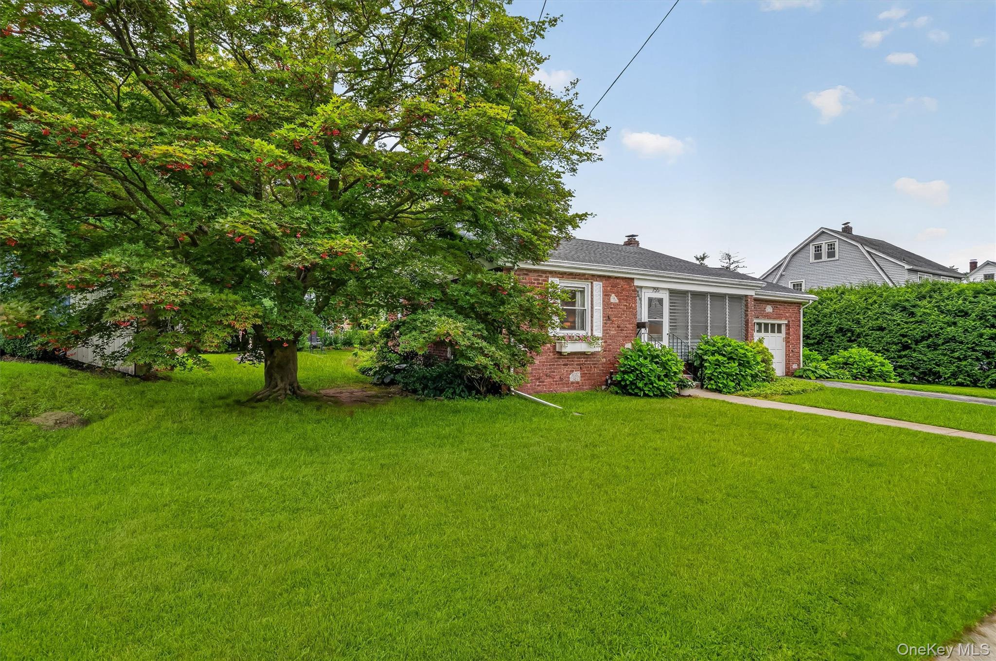 755 Hoover Avenue – For Sale photo 3