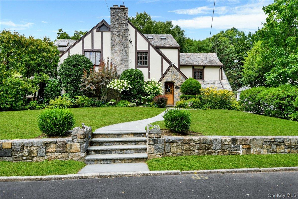 7 Denman Place – For Sale