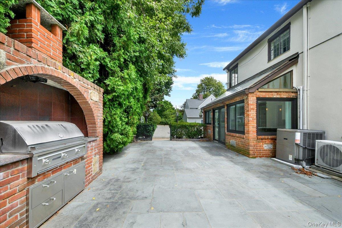 7 Denman Place – For Sale photo 10