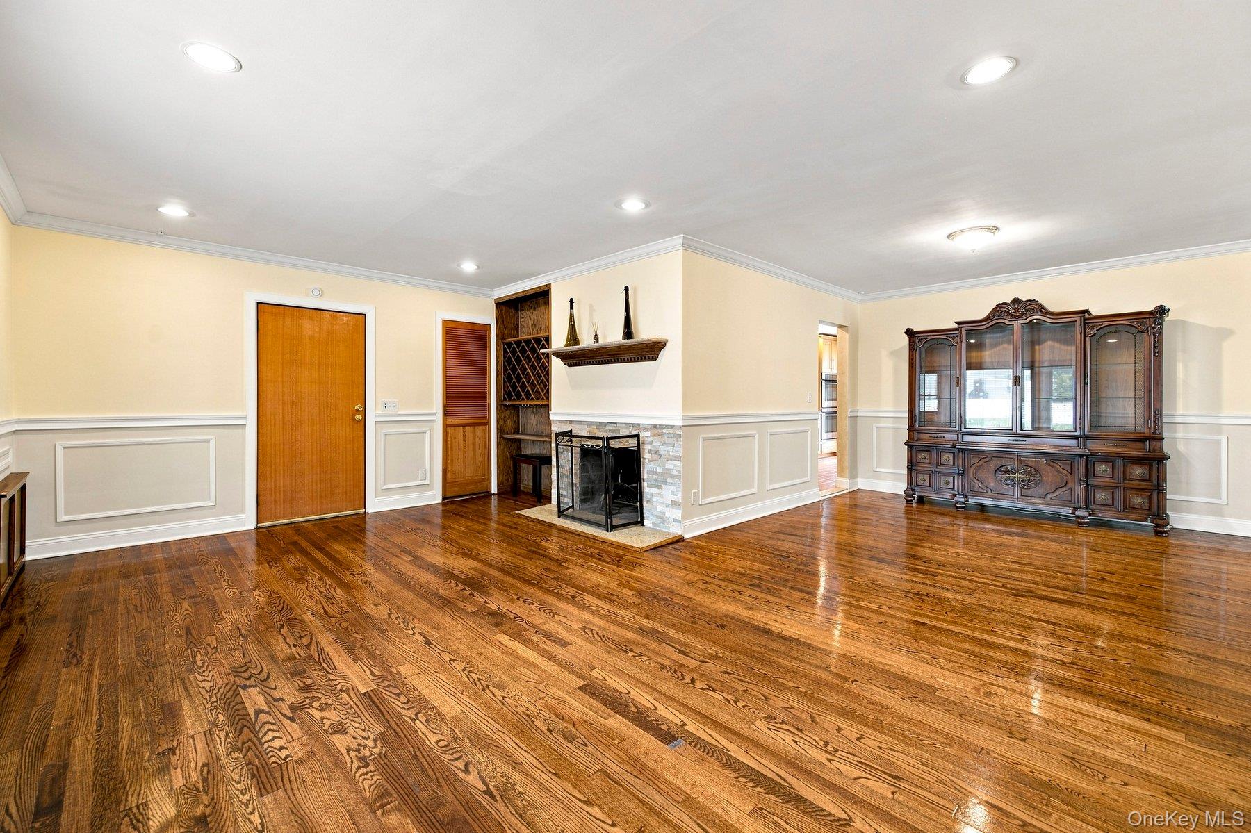 791 Cornwell Avenue – For Sale photo 2