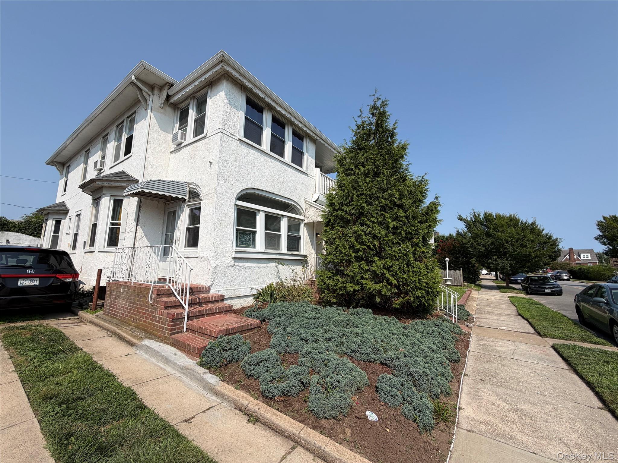 527 W Beech Street, Unit 1