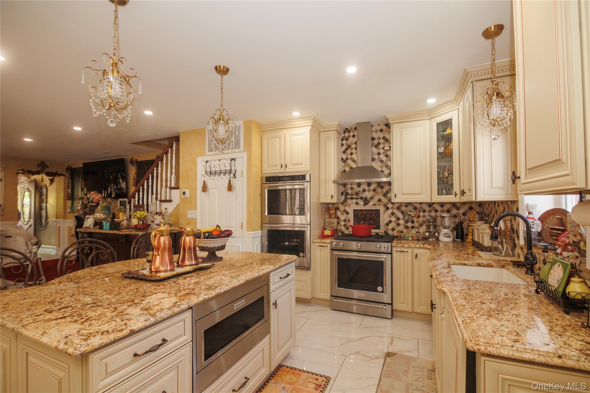 1715 Hering Avenue – For Sale photo 5