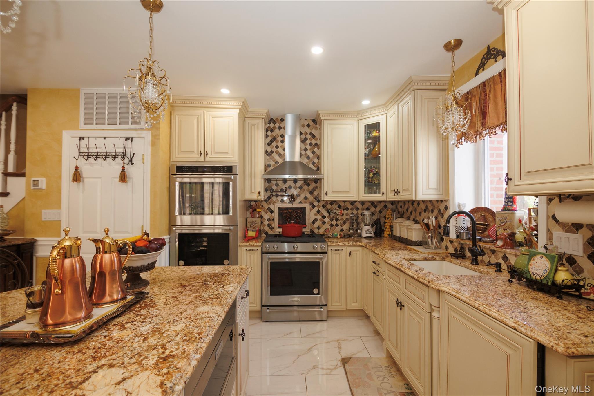1715 Hering Avenue – For Sale photo 2