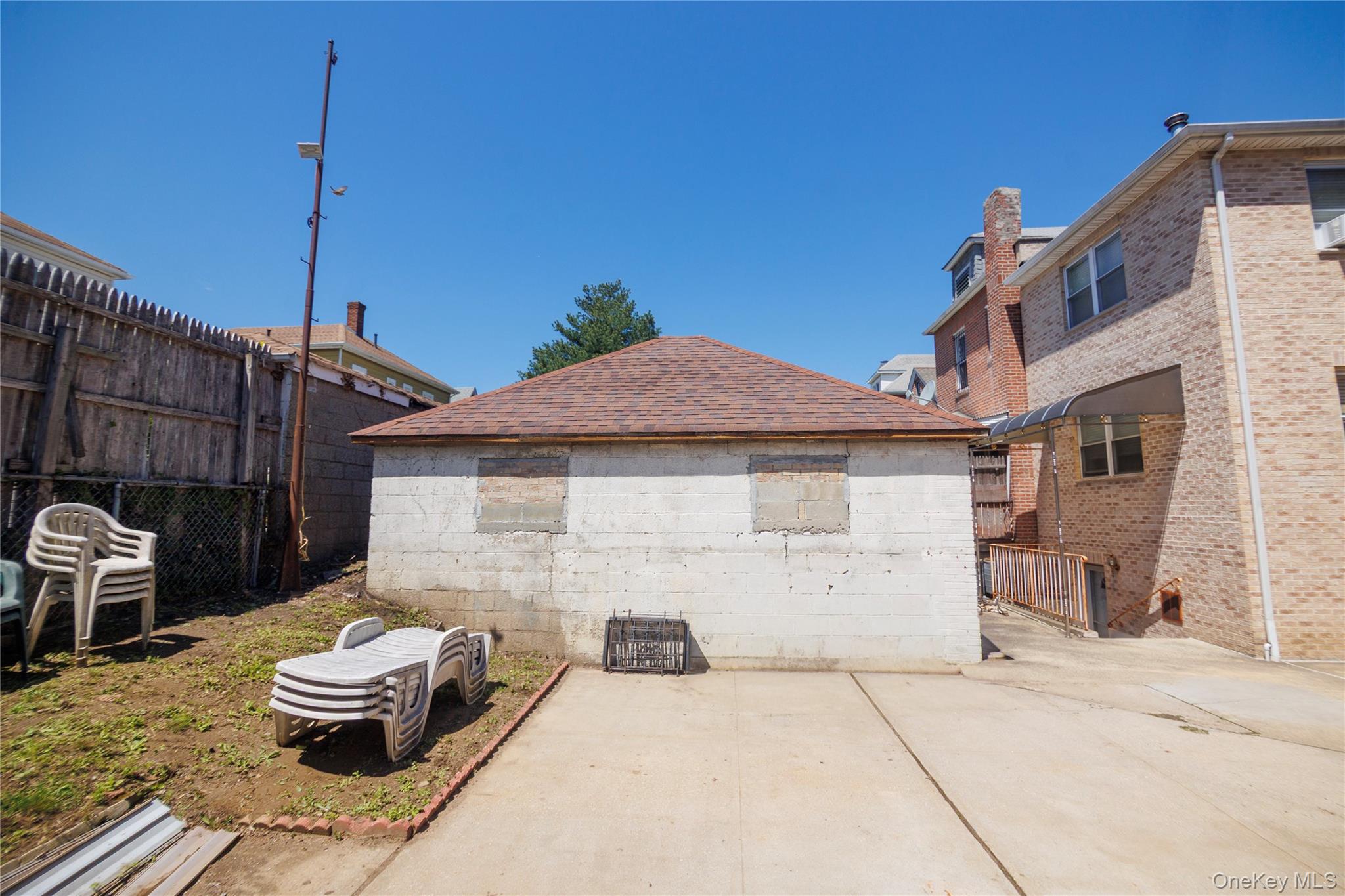 1715 Hering Avenue – For Sale photo 27