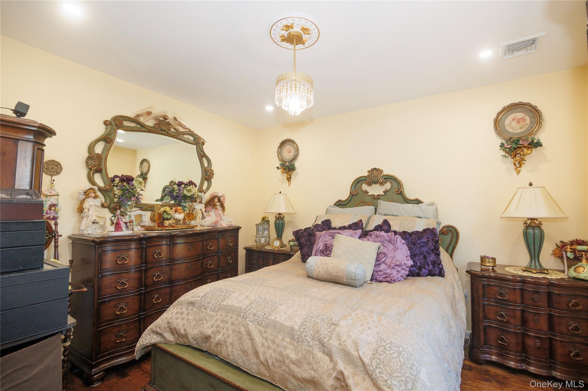 1715 Hering Avenue – For Sale photo 12