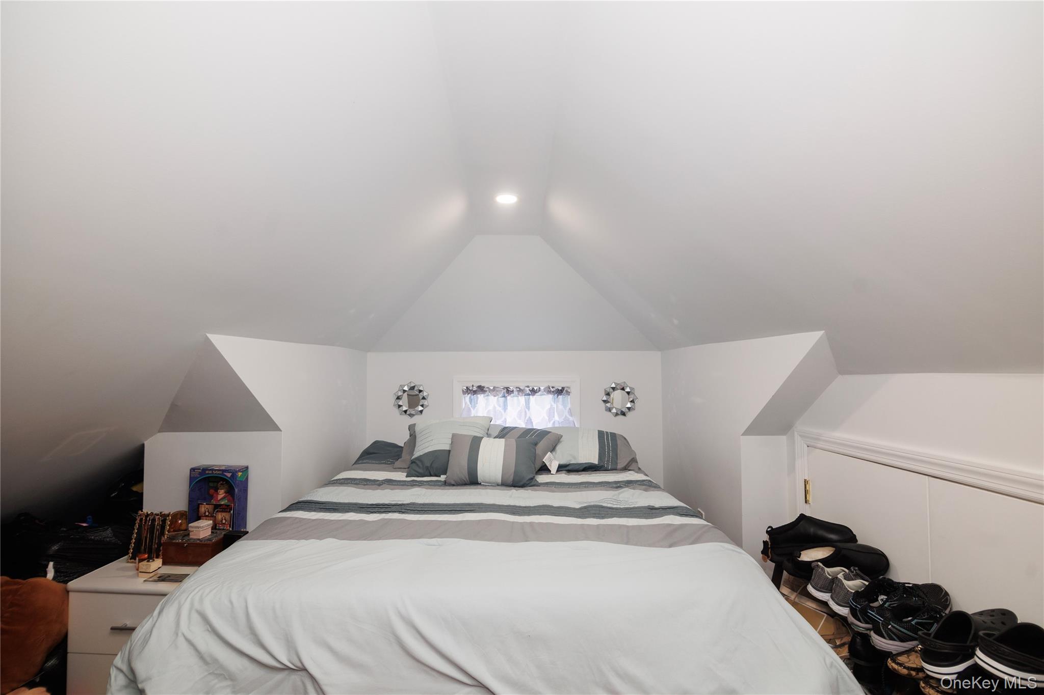 1715 Hering Avenue – For Sale photo 20