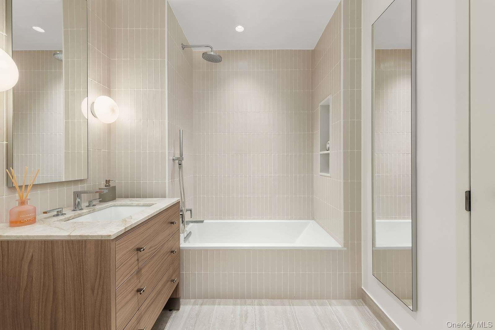 30-55 Vernon Boulevard, Unit 6H photo 4