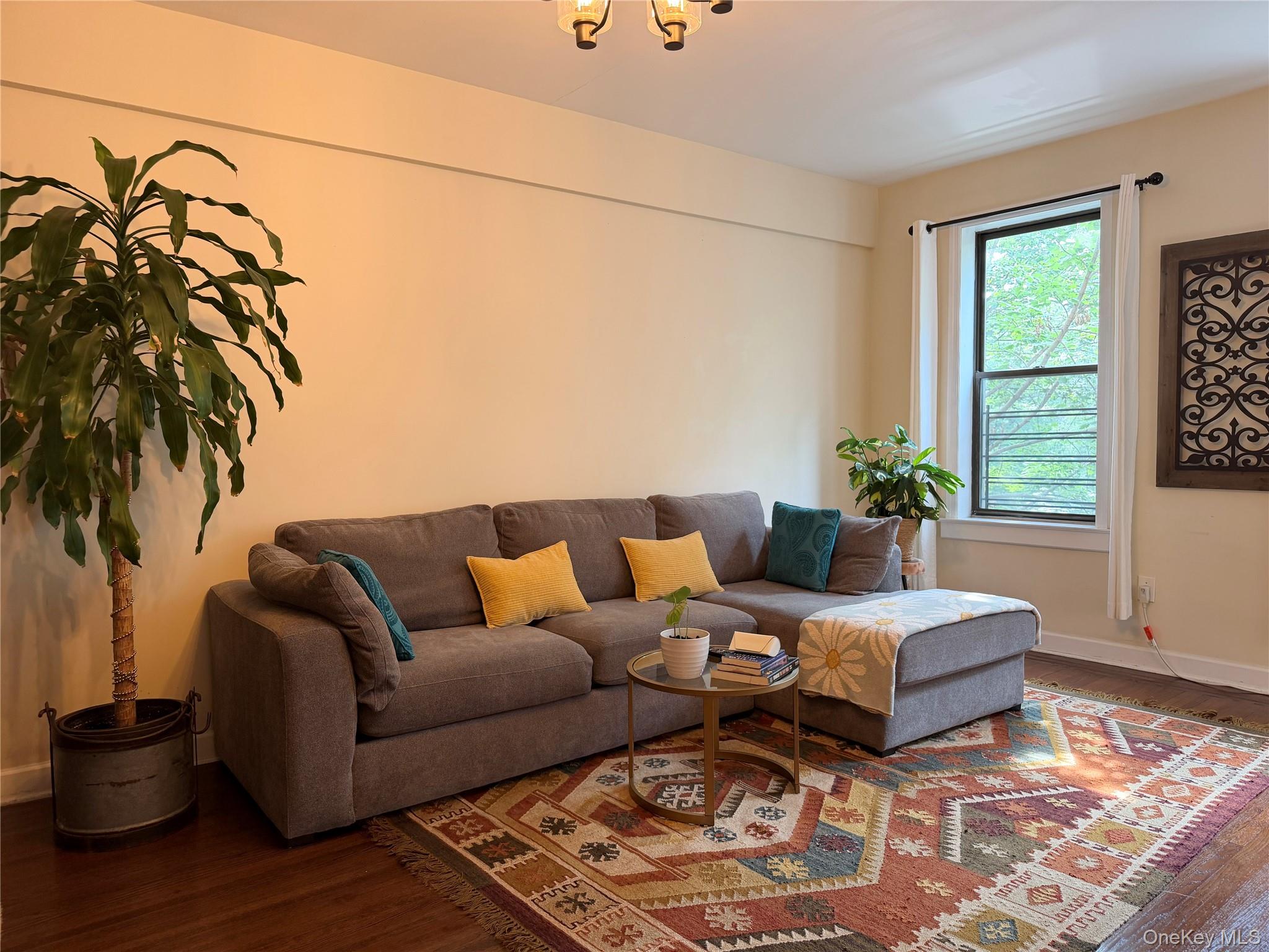 531 Lincoln Avenue E, Unit 5L photo 5