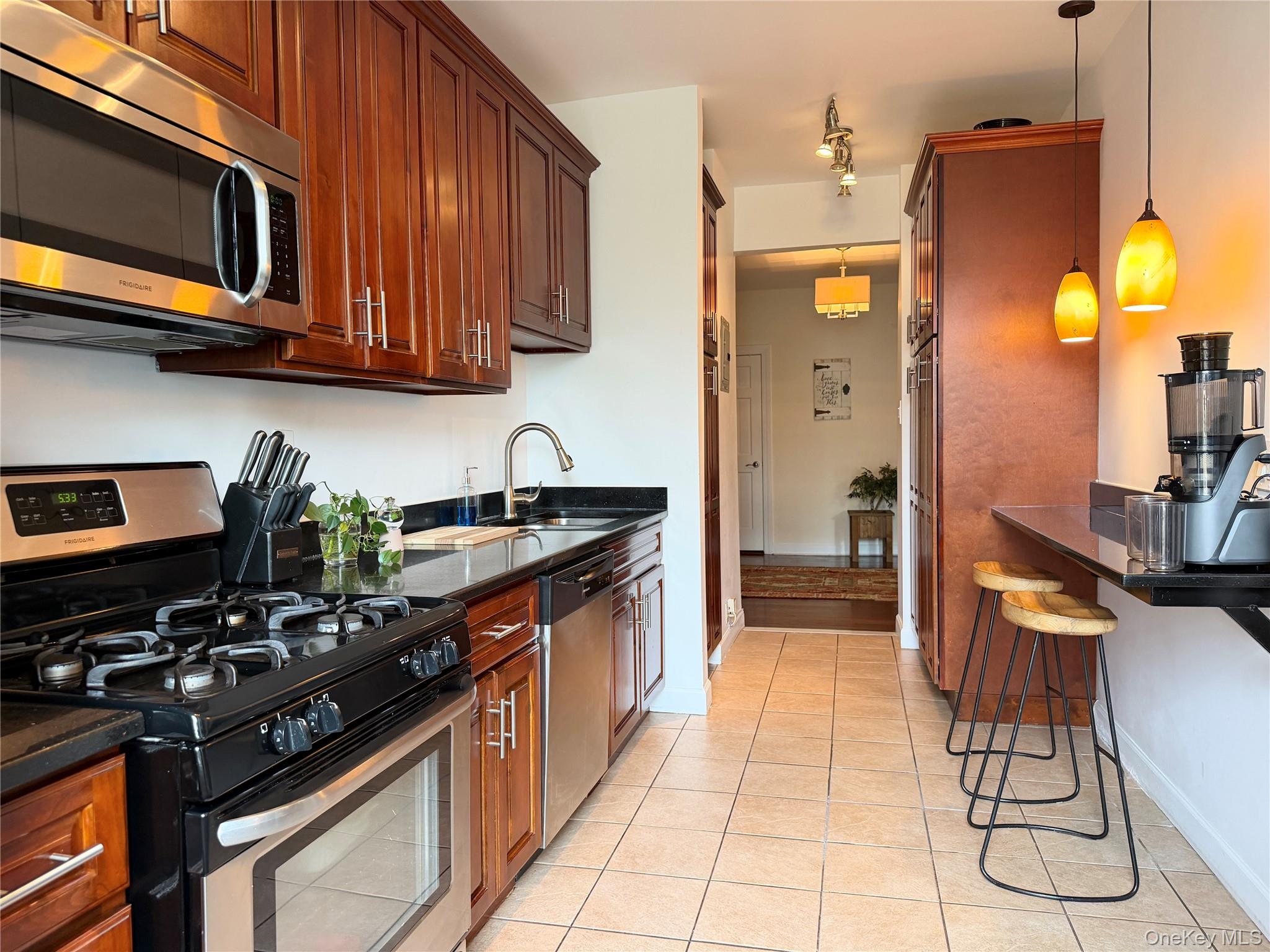 531 Lincoln Avenue E, Unit 5L photo 14