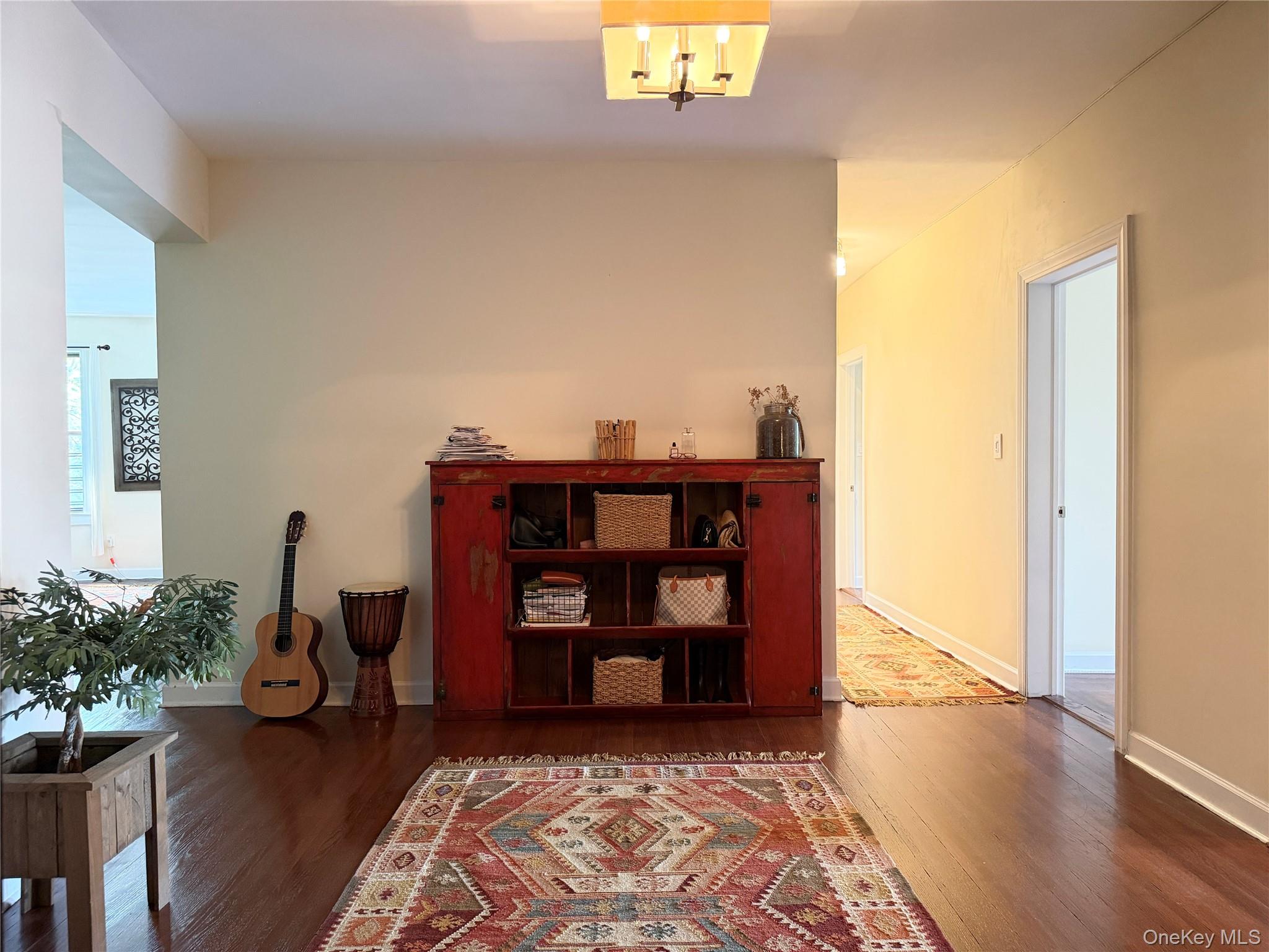 531 Lincoln Avenue E, Unit 5L