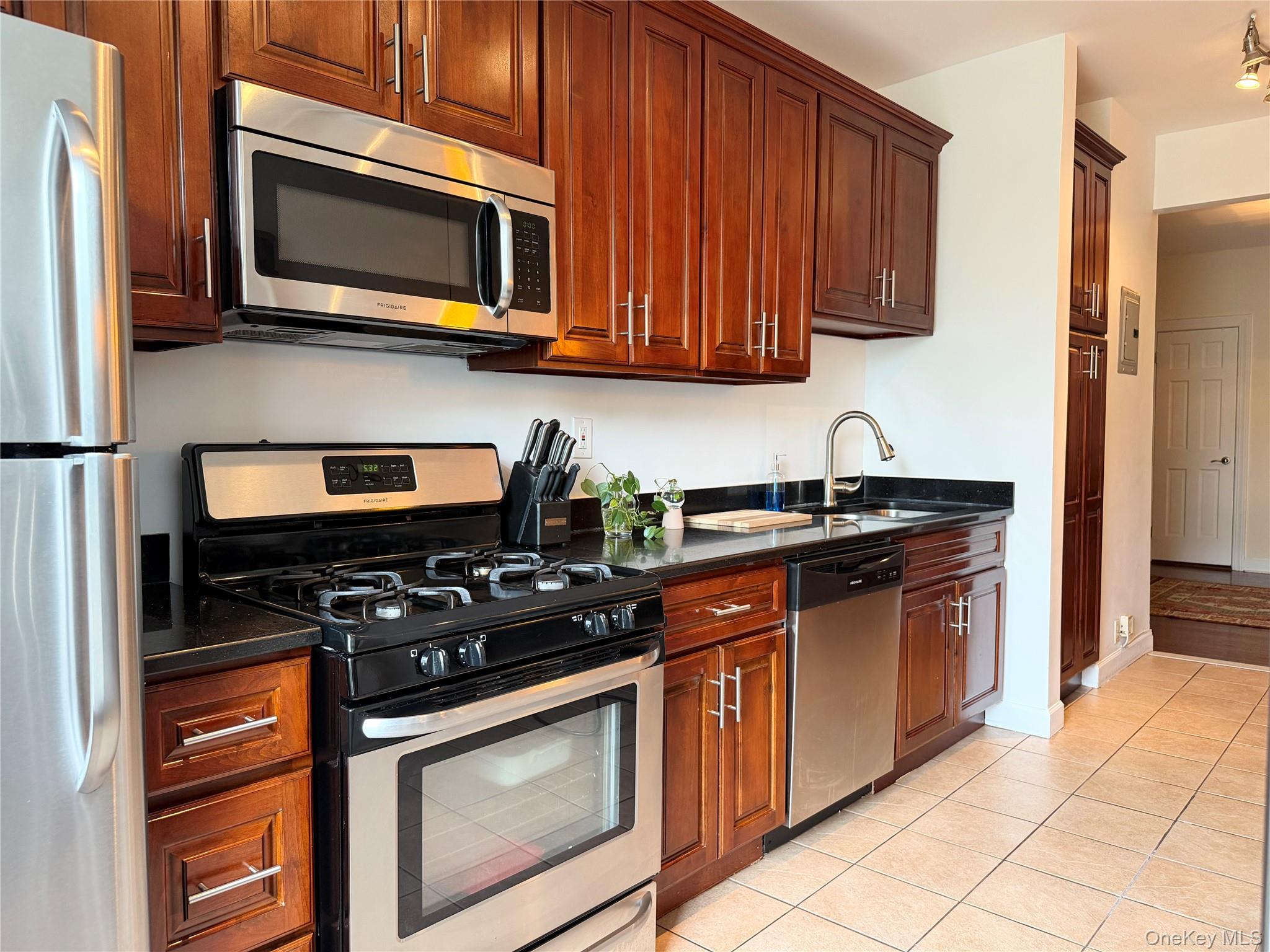 531 Lincoln Avenue E, Unit 5L photo 9
