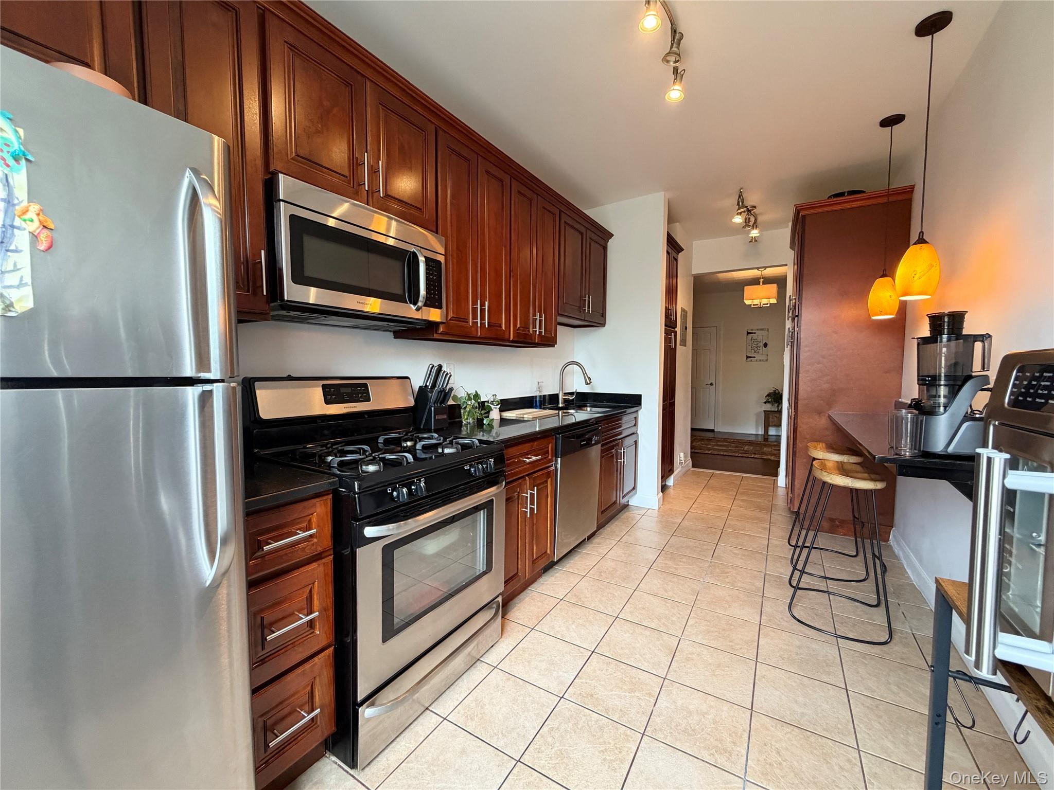 531 Lincoln Avenue E, Unit 5L photo 10