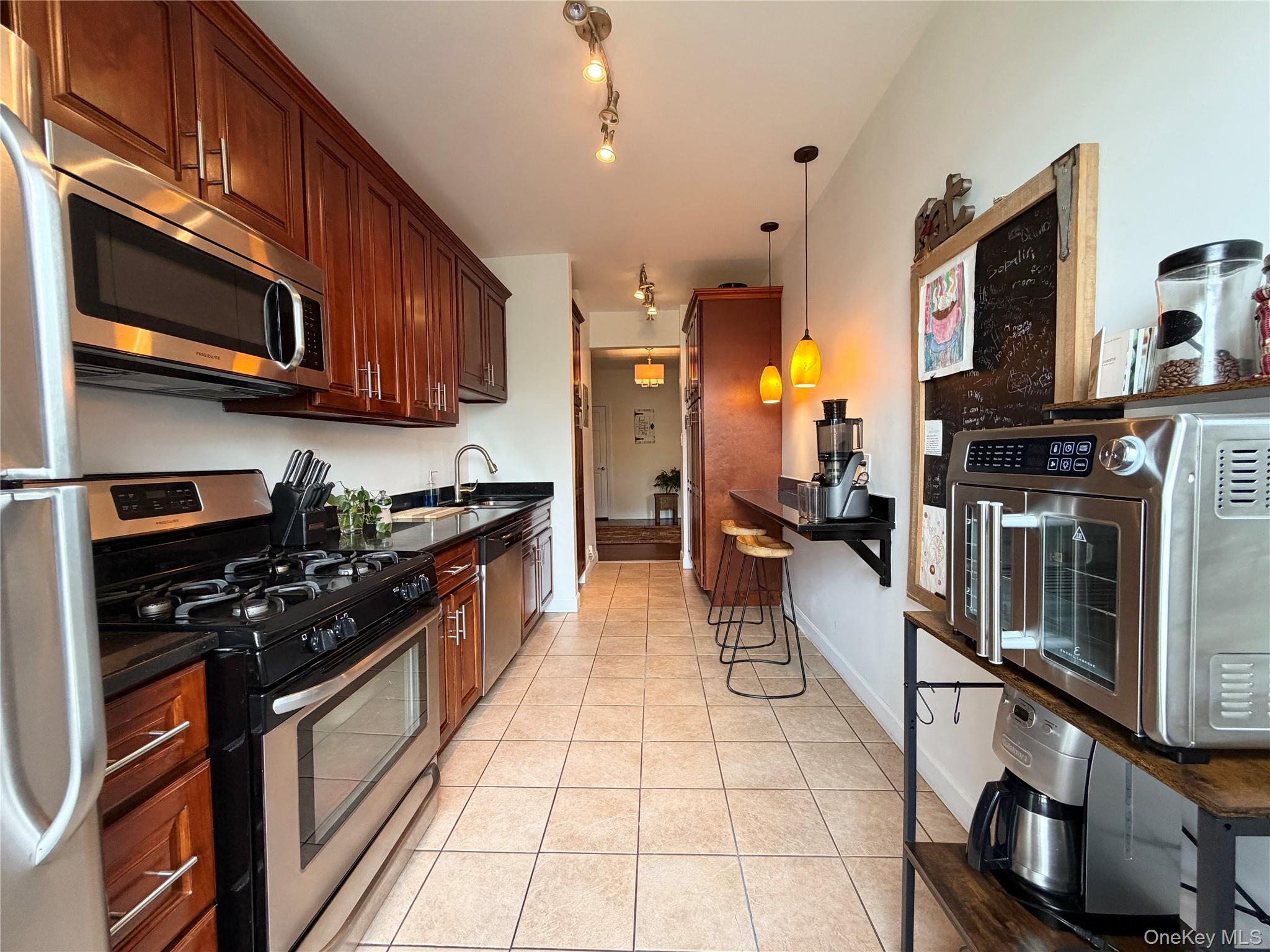 531 Lincoln Avenue E, Unit 5L photo 13