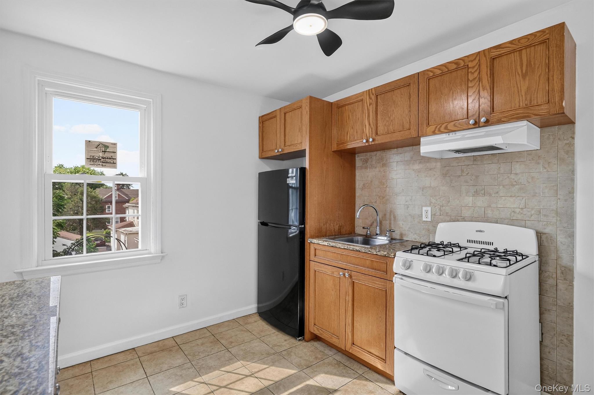 72 Bayard Street – For Rent photo 3