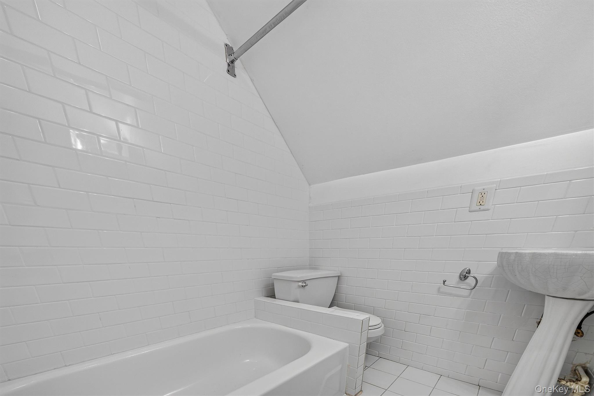 72 Bayard Street – For Rent photo 9
