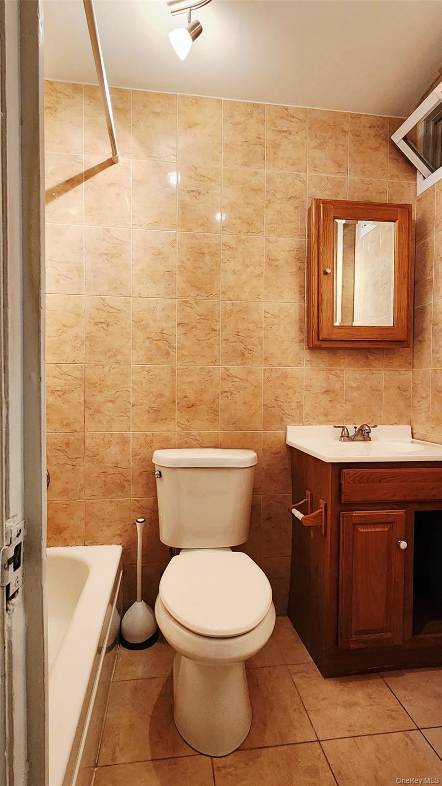 6431 Admiral Avenue – For Sale photo 7