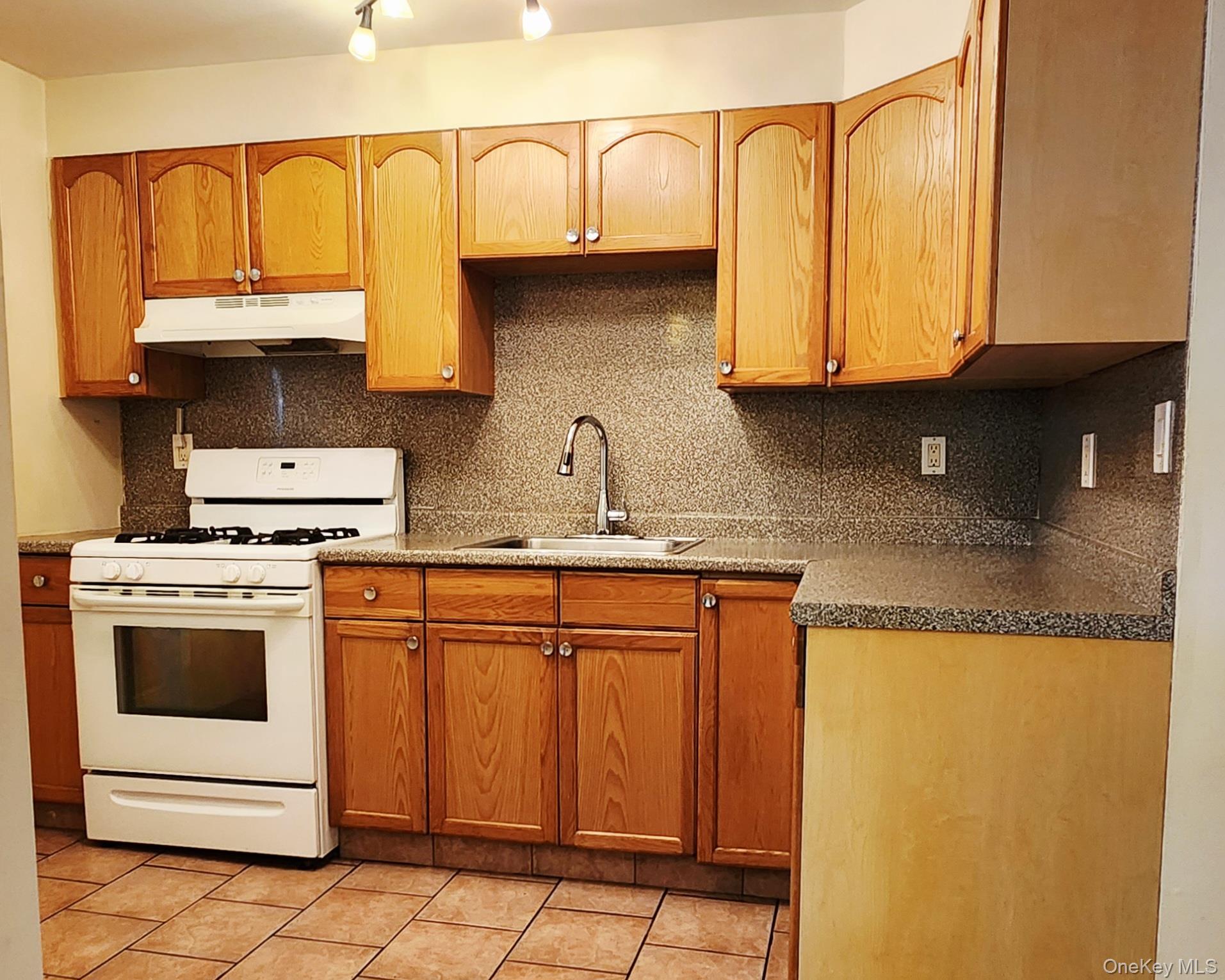 6431 Admiral Avenue – For Sale photo 6