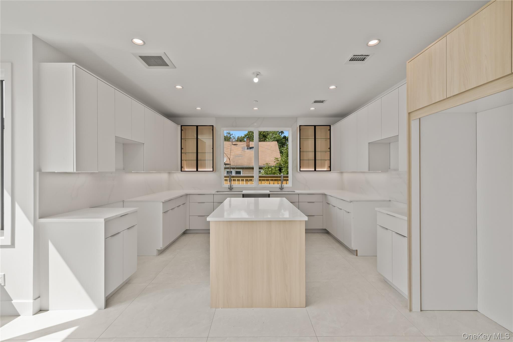 48 Noyes Avenue, Unit 201 photo 16