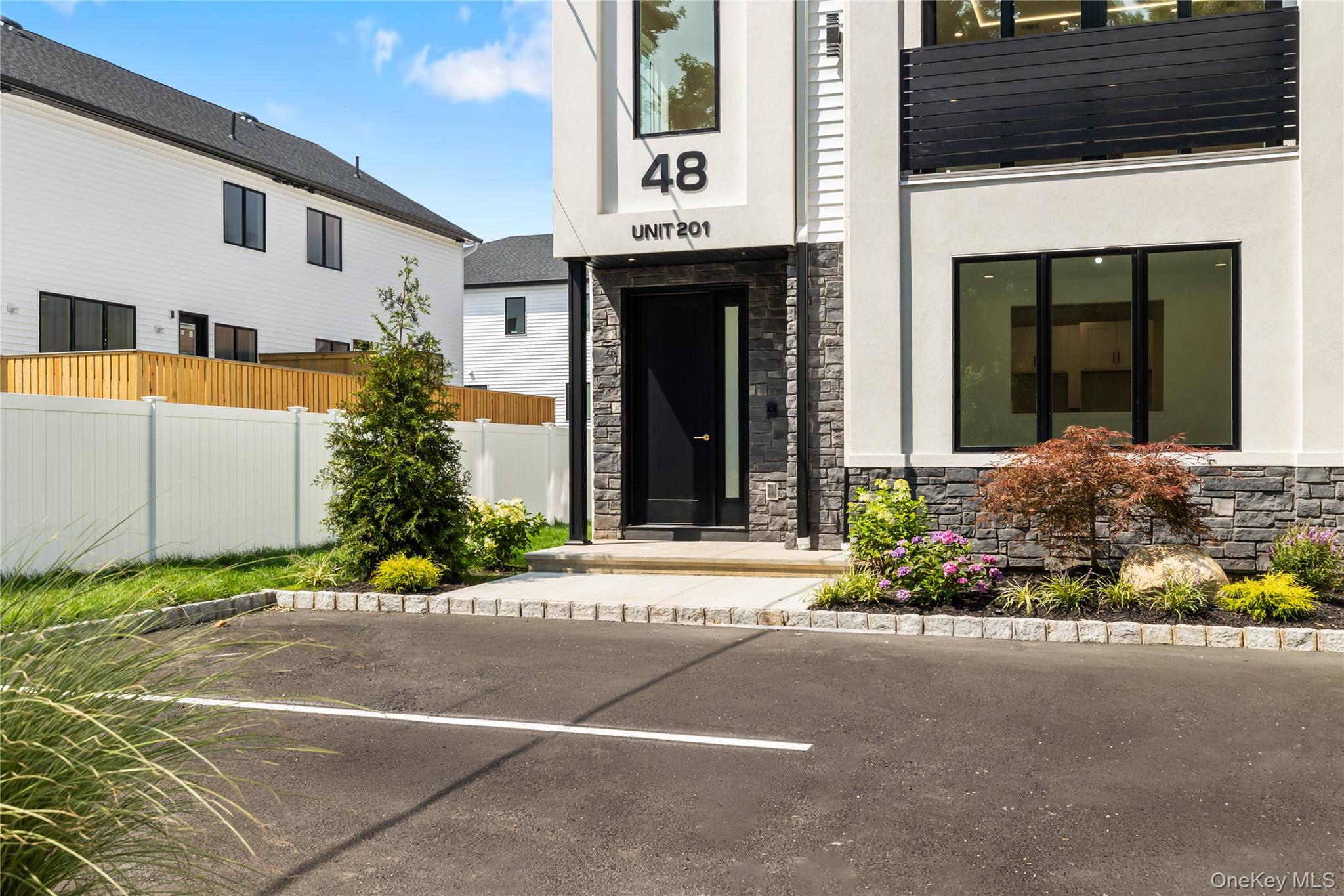 48 Noyes Avenue, Unit 201 photo 5