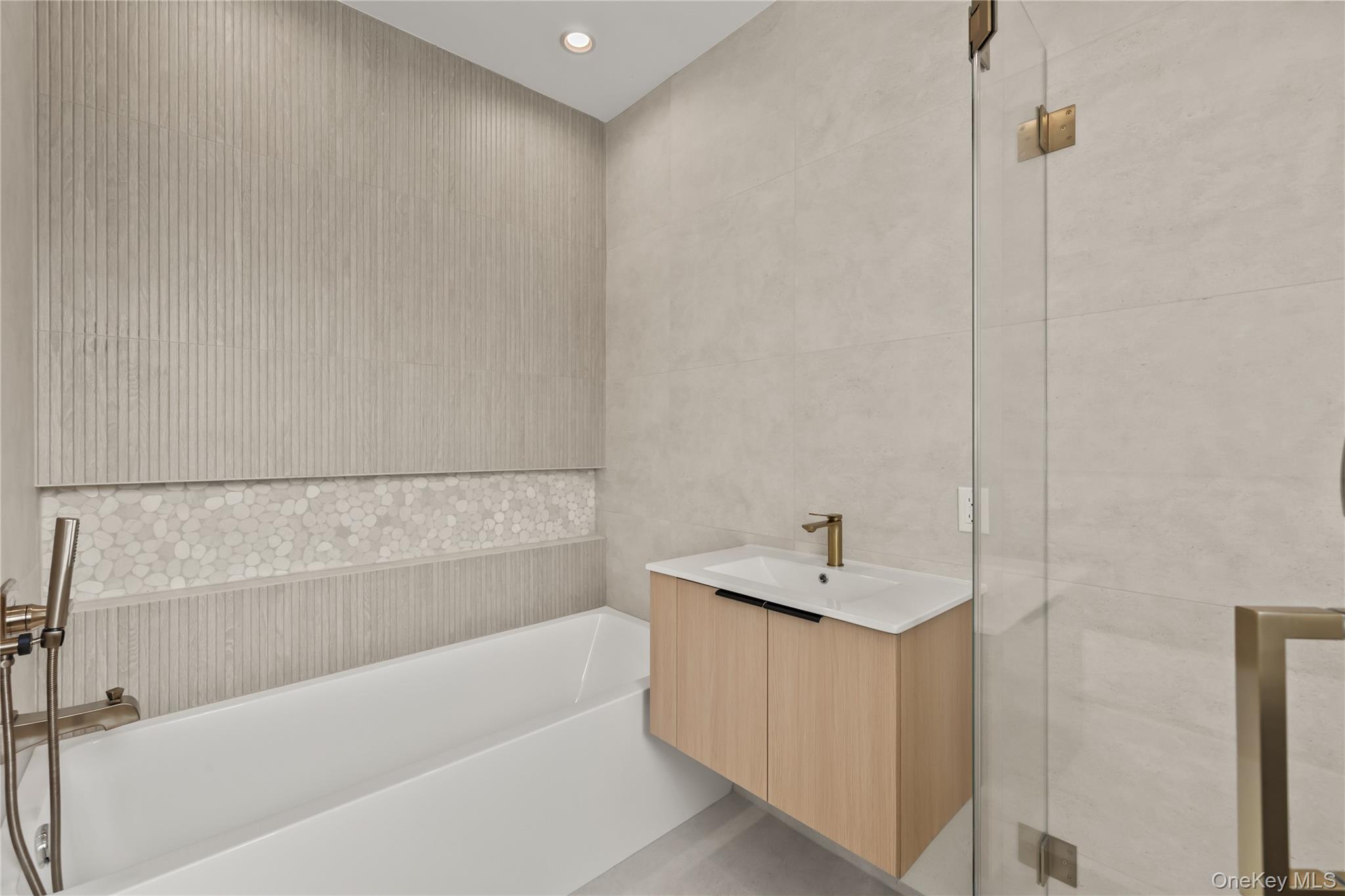 48 Noyes Avenue, Unit 201 photo 28