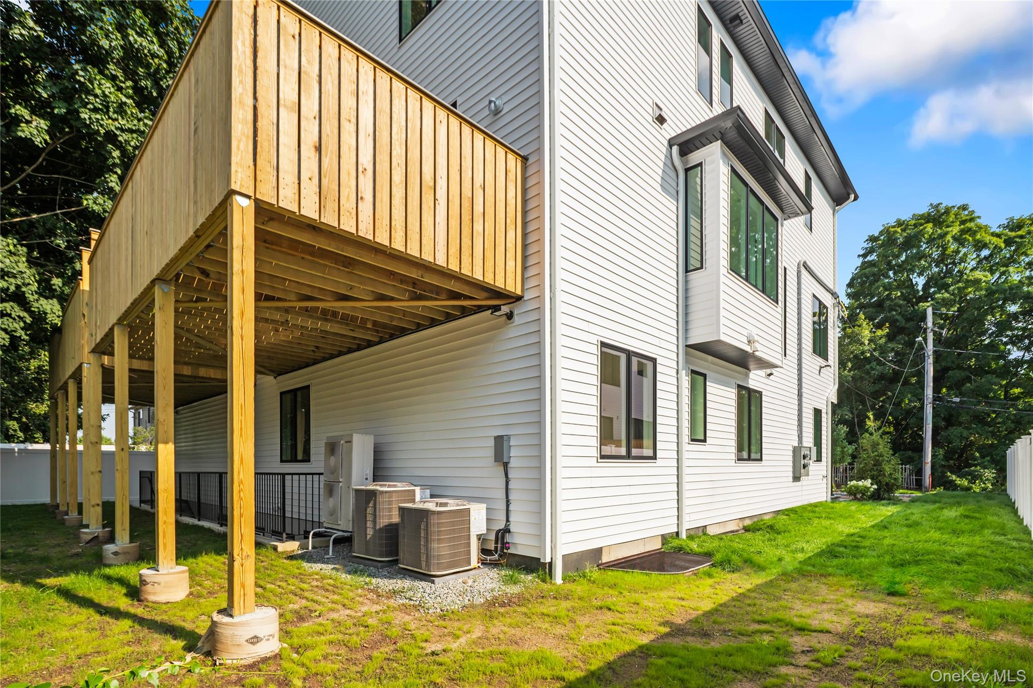 48 Noyes Avenue, Unit 201 photo 44