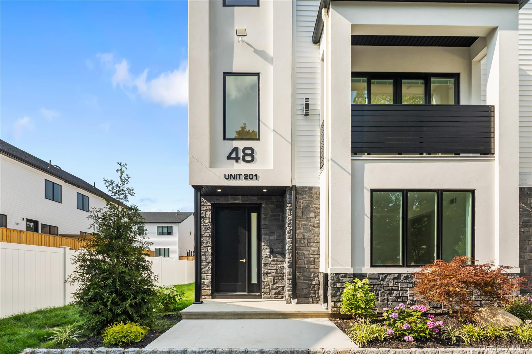 48 Noyes Avenue, Unit 201 photo 3