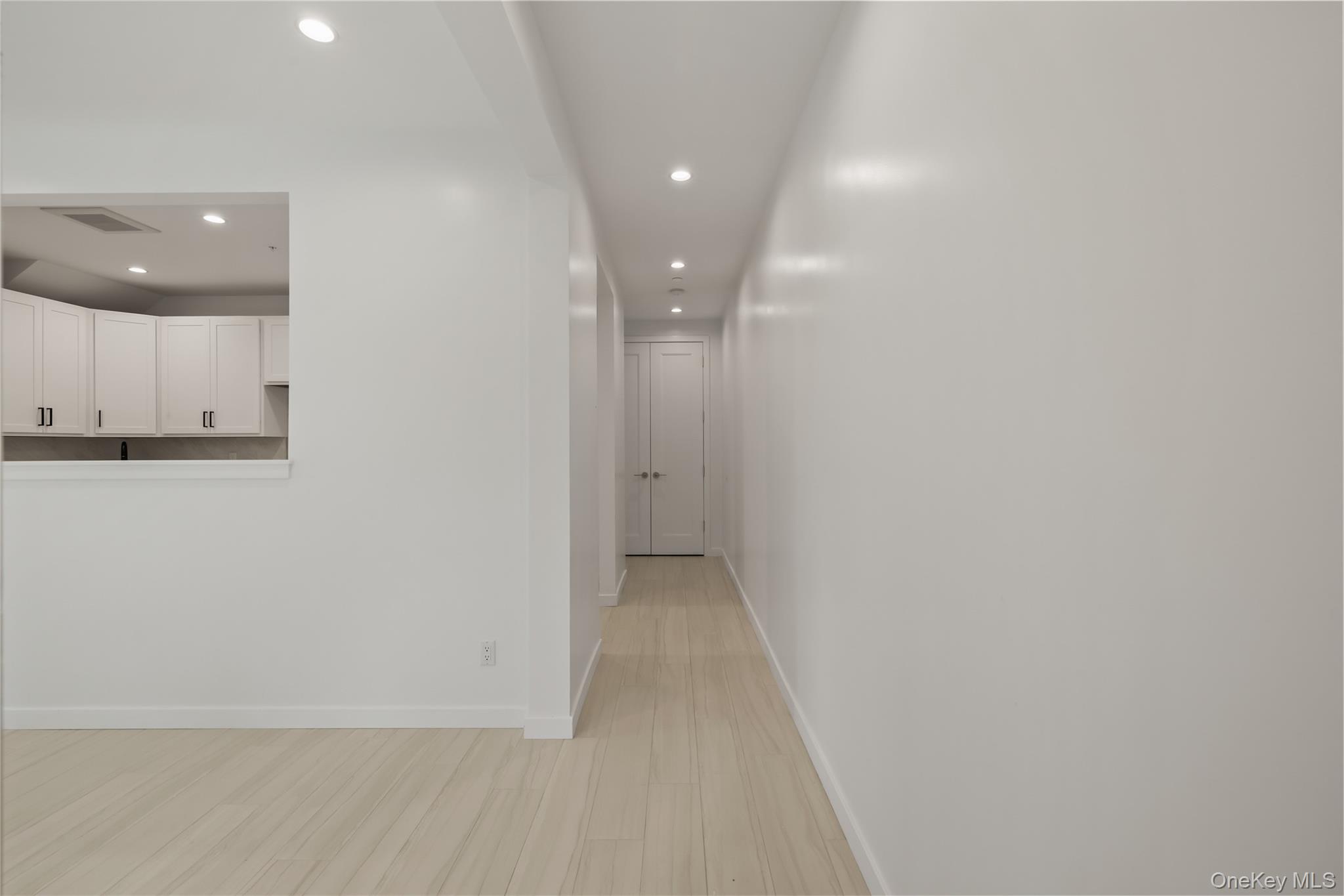 48 Noyes Avenue, Unit 201 photo 35