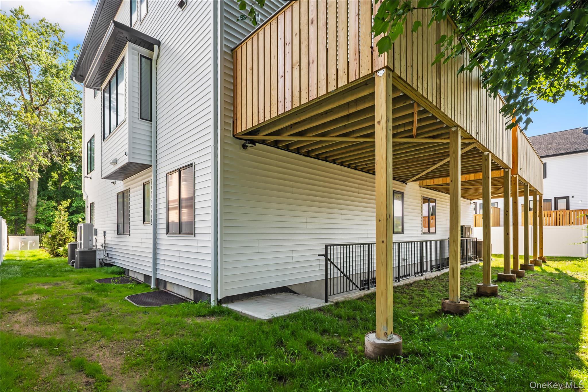 48 Noyes Avenue, Unit 201 photo 45