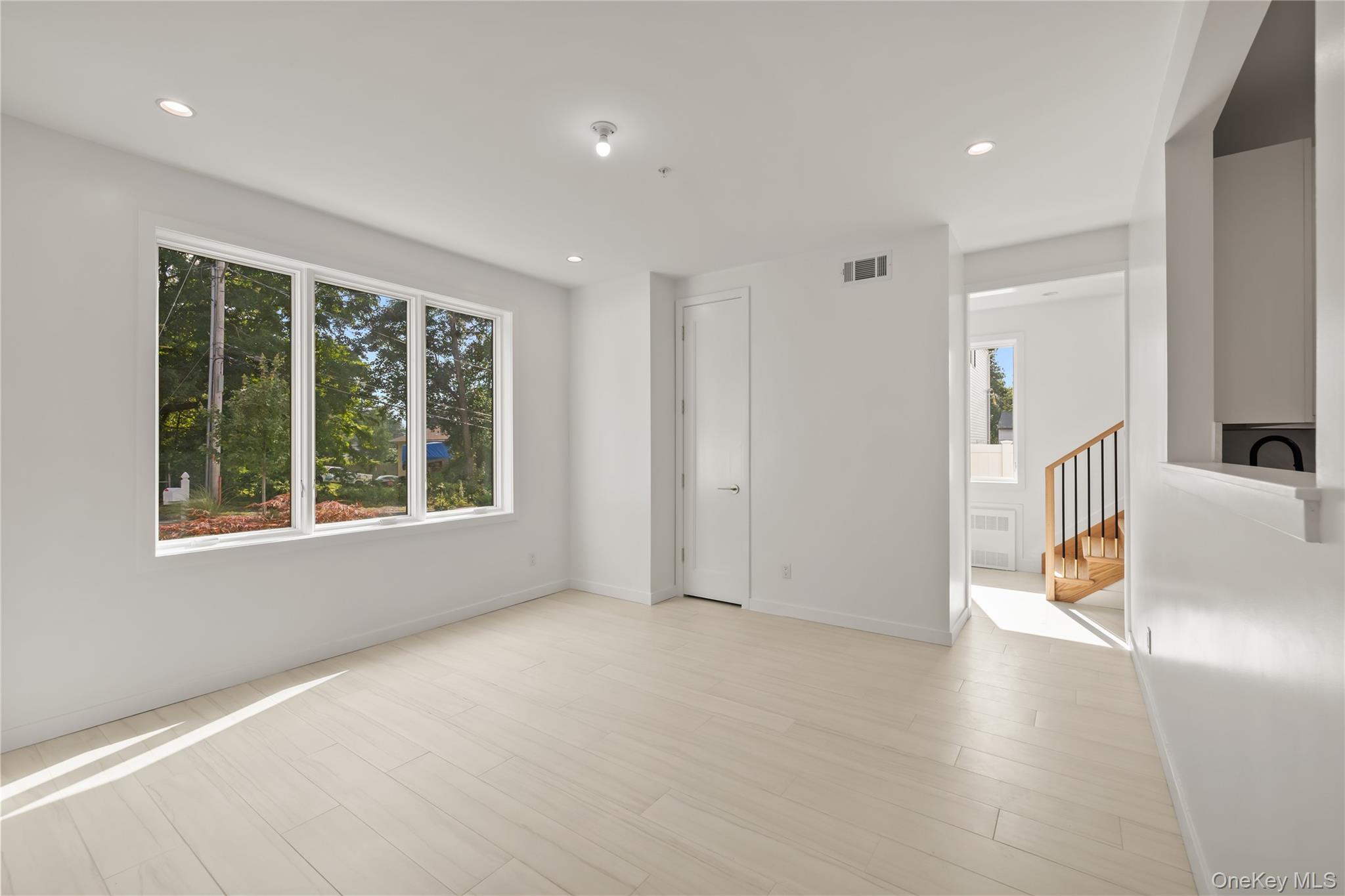 48 Noyes Avenue, Unit 201 photo 34