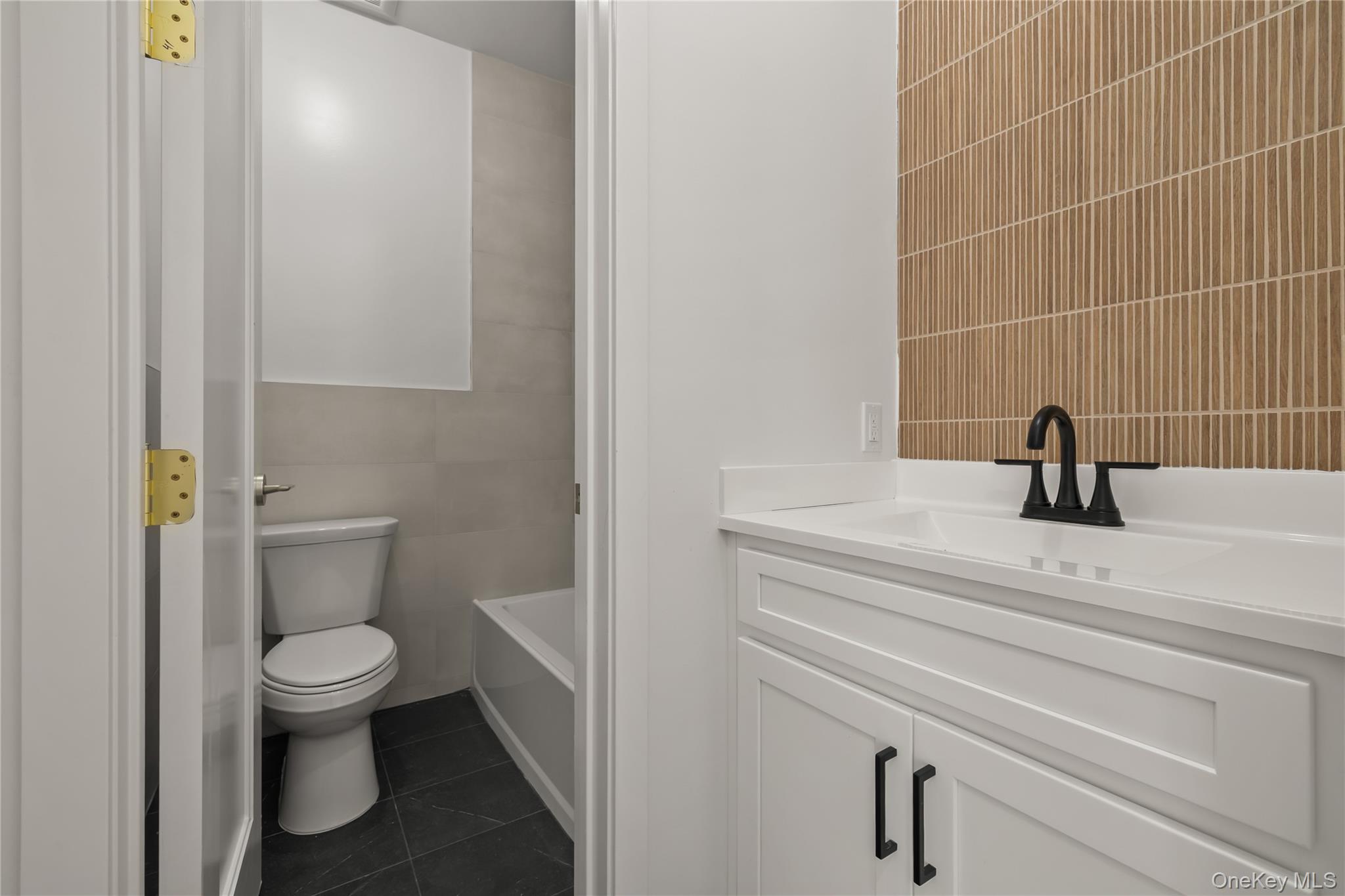 48 Noyes Avenue, Unit 201 photo 37