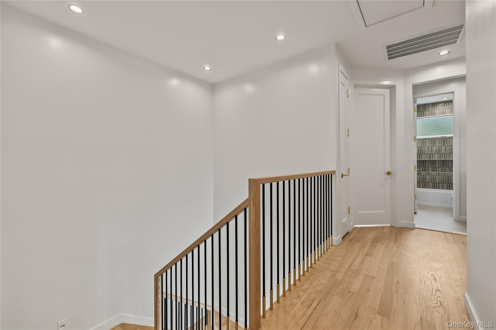 48 Noyes Avenue, Unit 201 photo 24