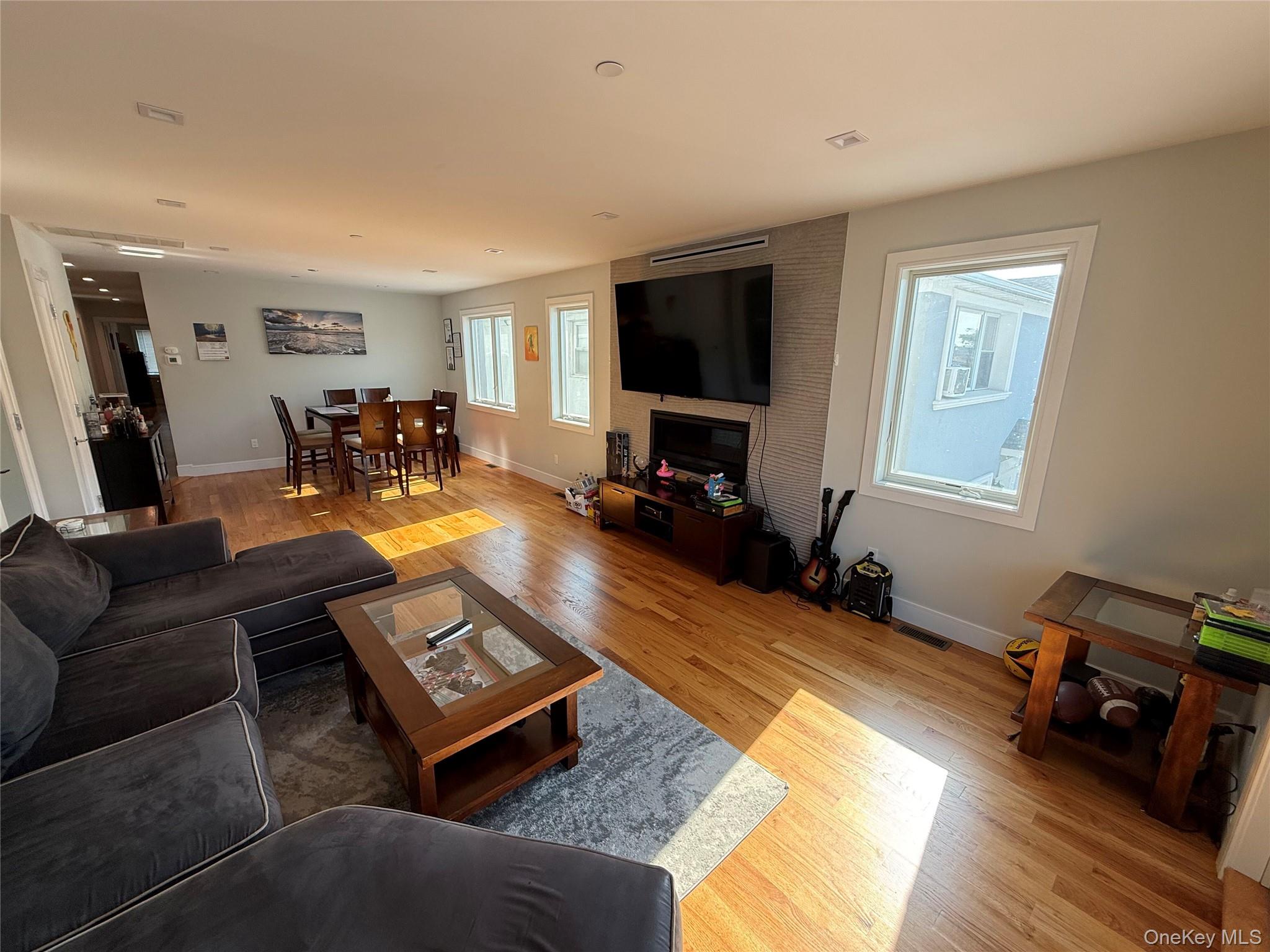 648 E Broadway – For Rent photo 3
