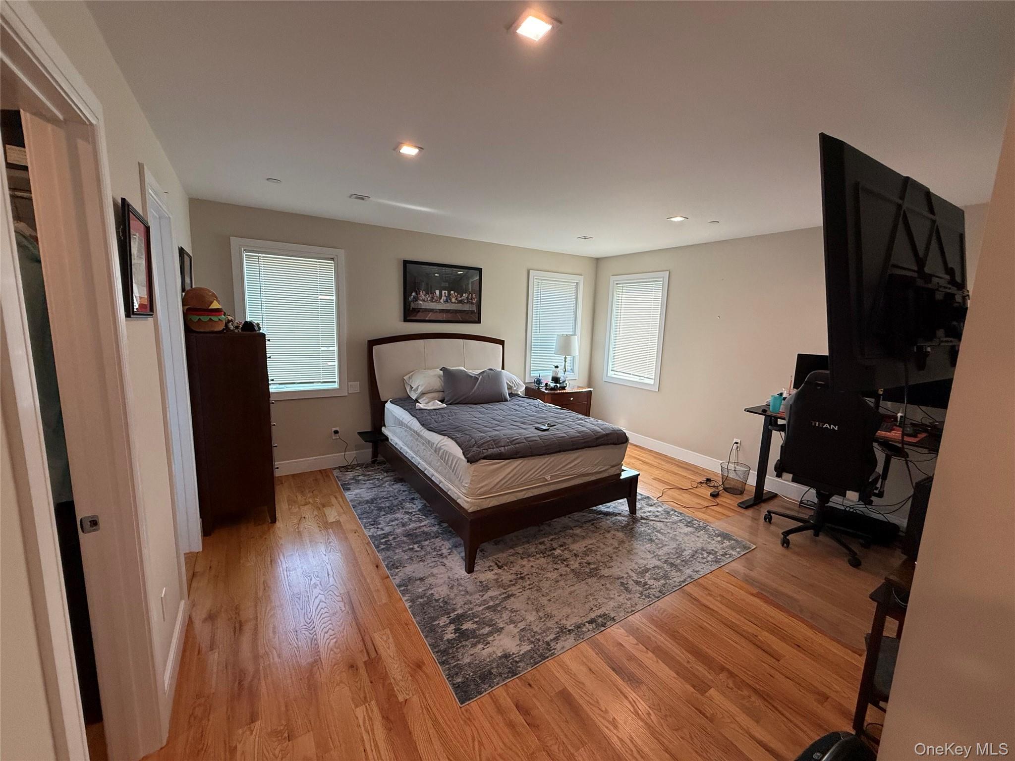 648 E Broadway – For Rent photo 8