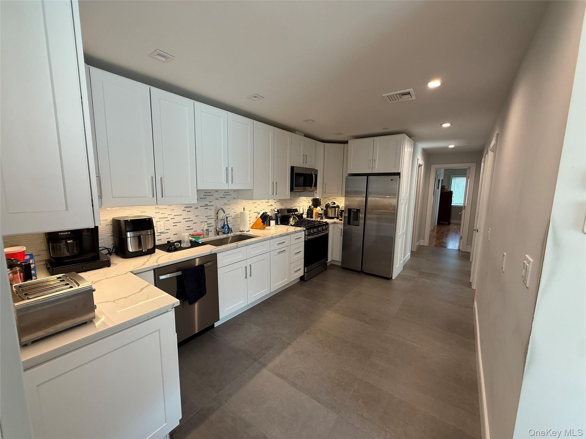 648 E Broadway – For Rent photo 6