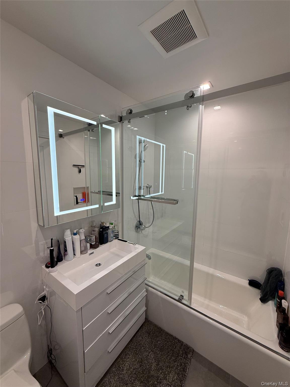 648 E Broadway – For Rent photo 7