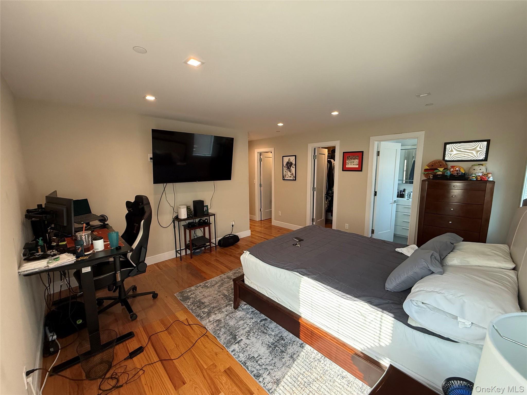 648 E Broadway – For Rent photo 12