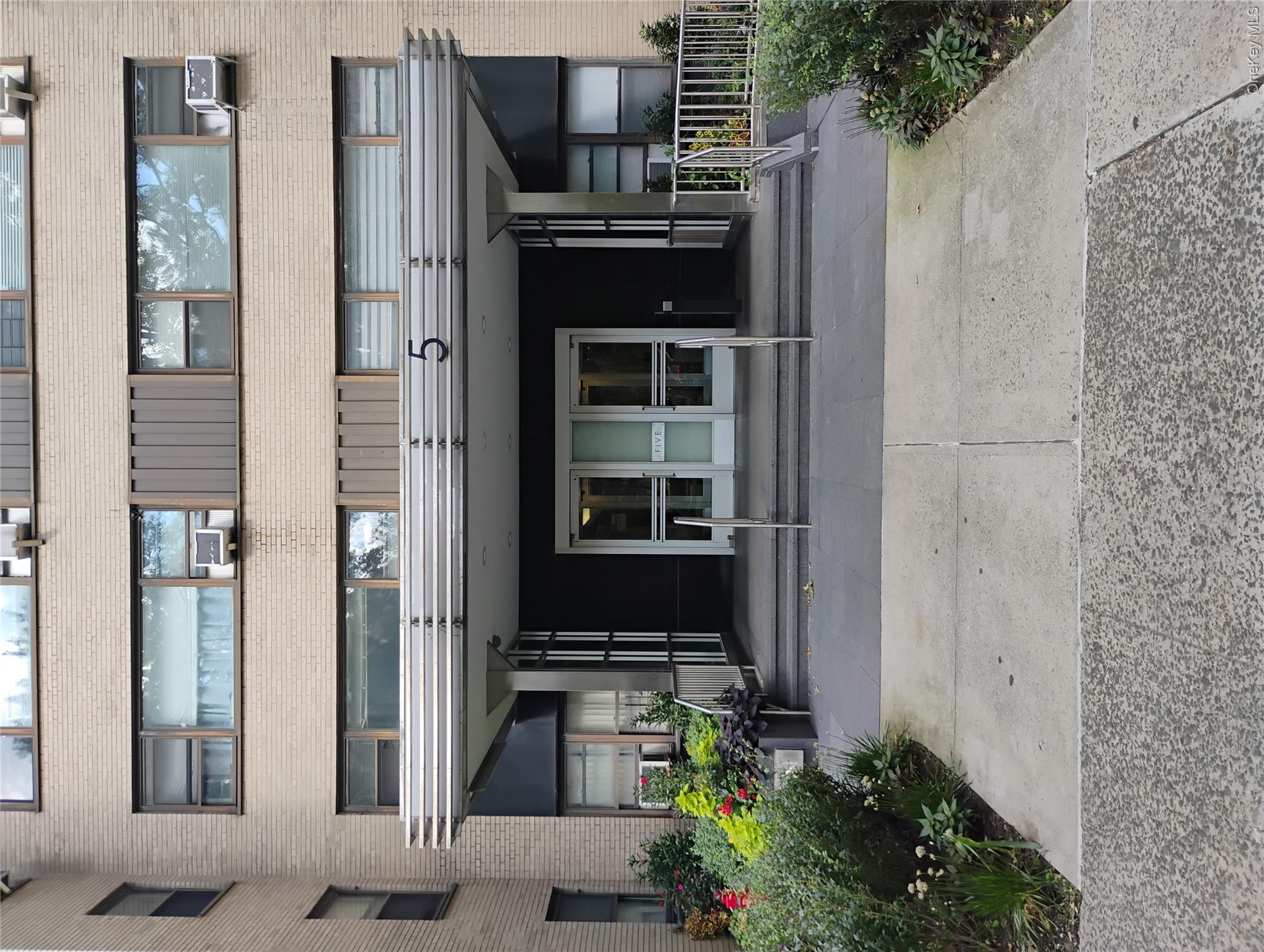 5 Fordham Hill Oval, Unit 9A photo 15