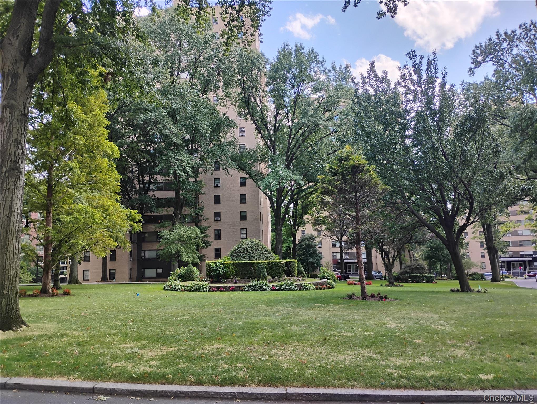 5 Fordham Hill Oval, Unit 9A photo 21
