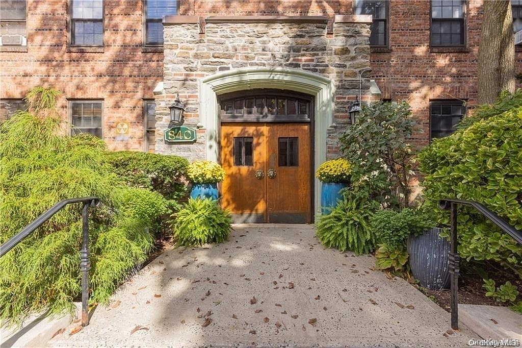 840 Bronx River Road, Unit 3B