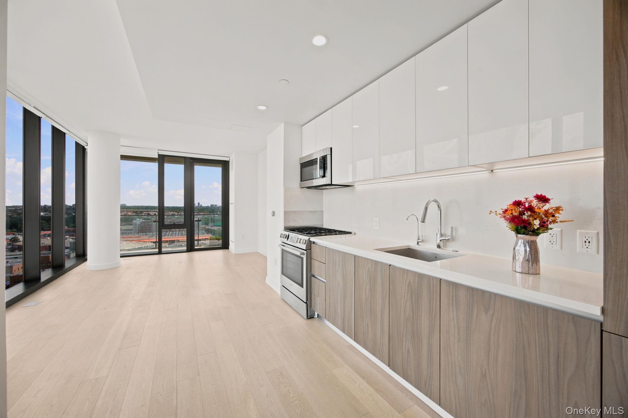 13101 40th Road, Unit 20Z photo 2