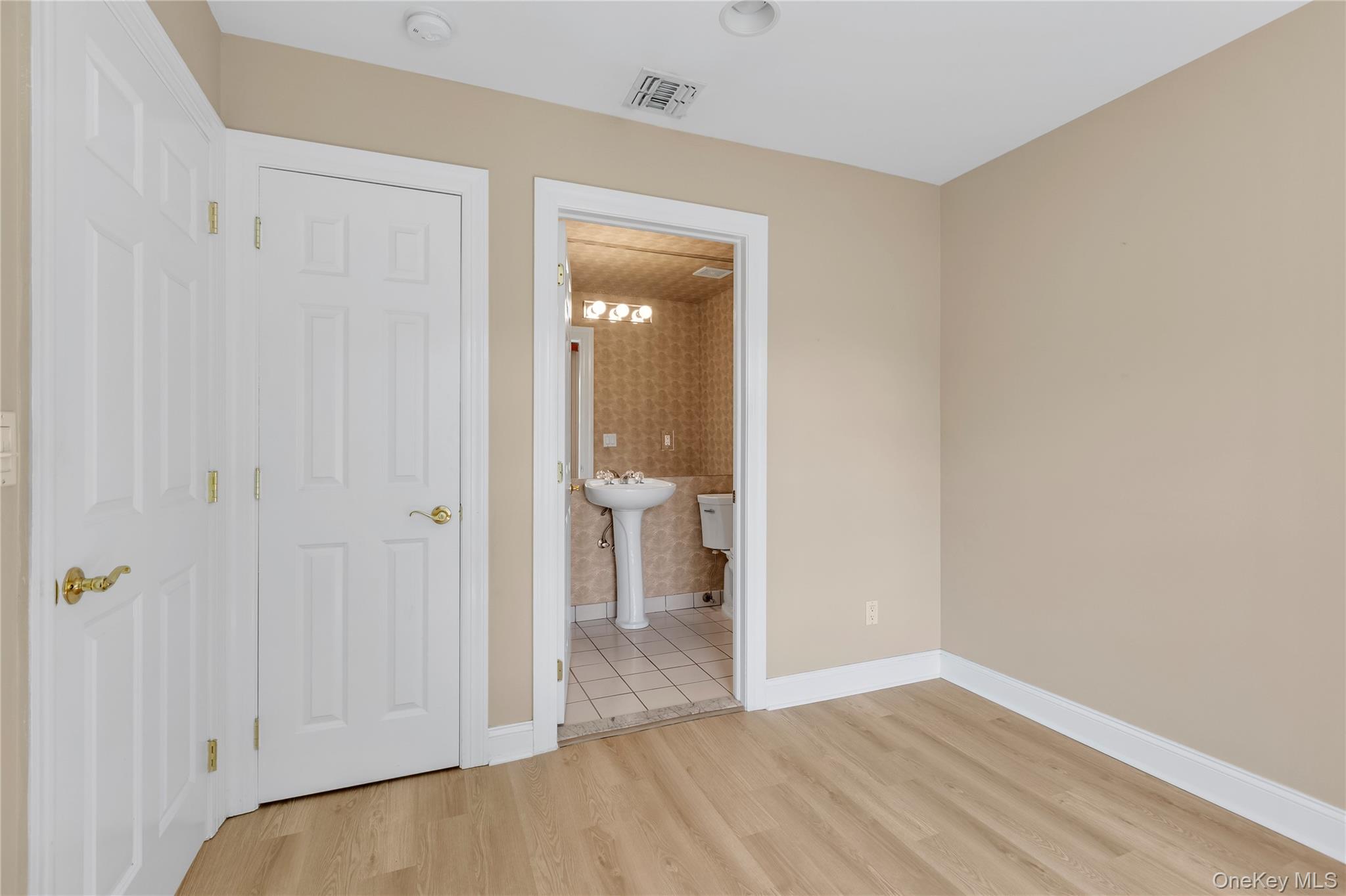 1118 Savoy Drive – For Sale photo 11