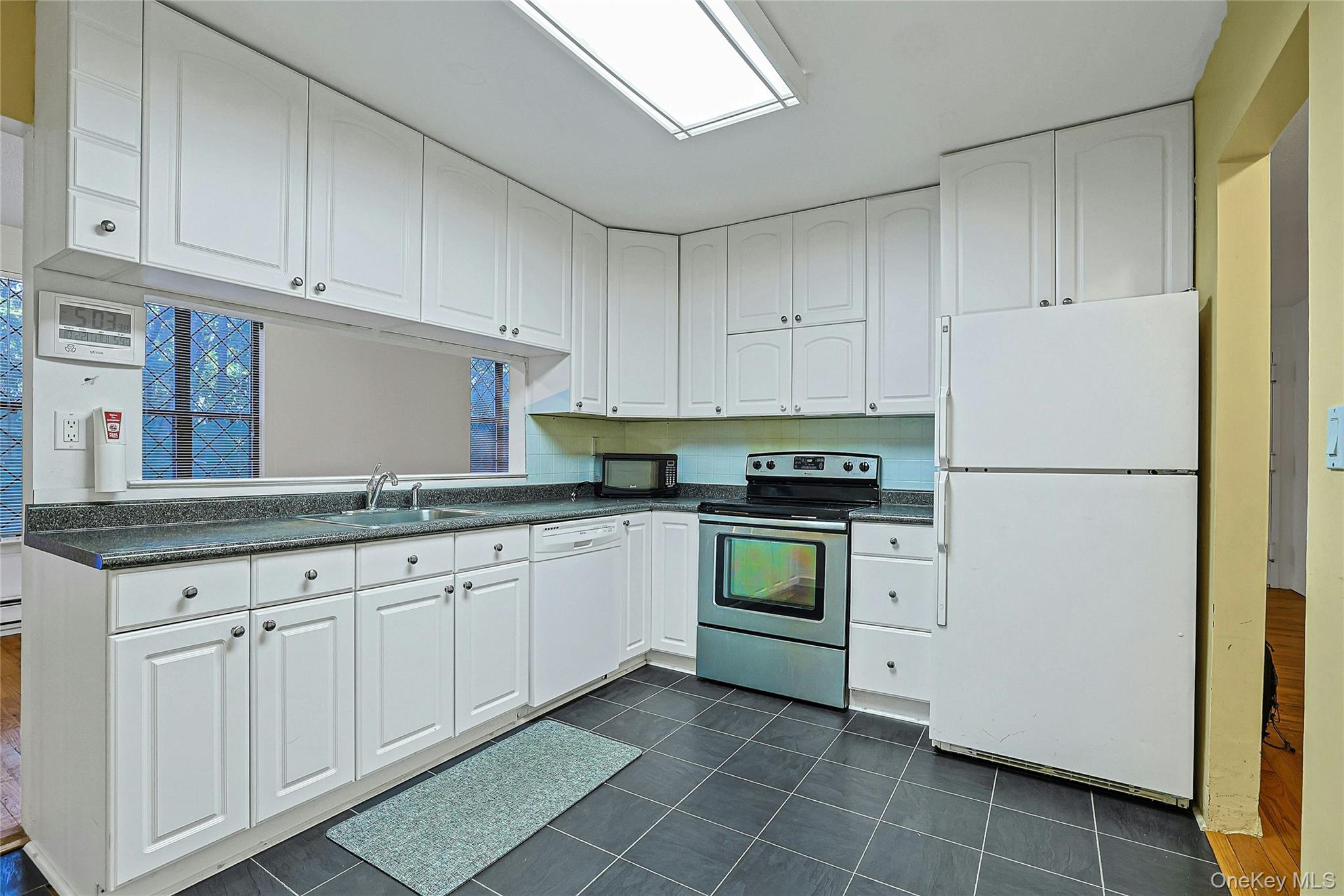 688 Sierra Vista Lane – For Sale photo 2
