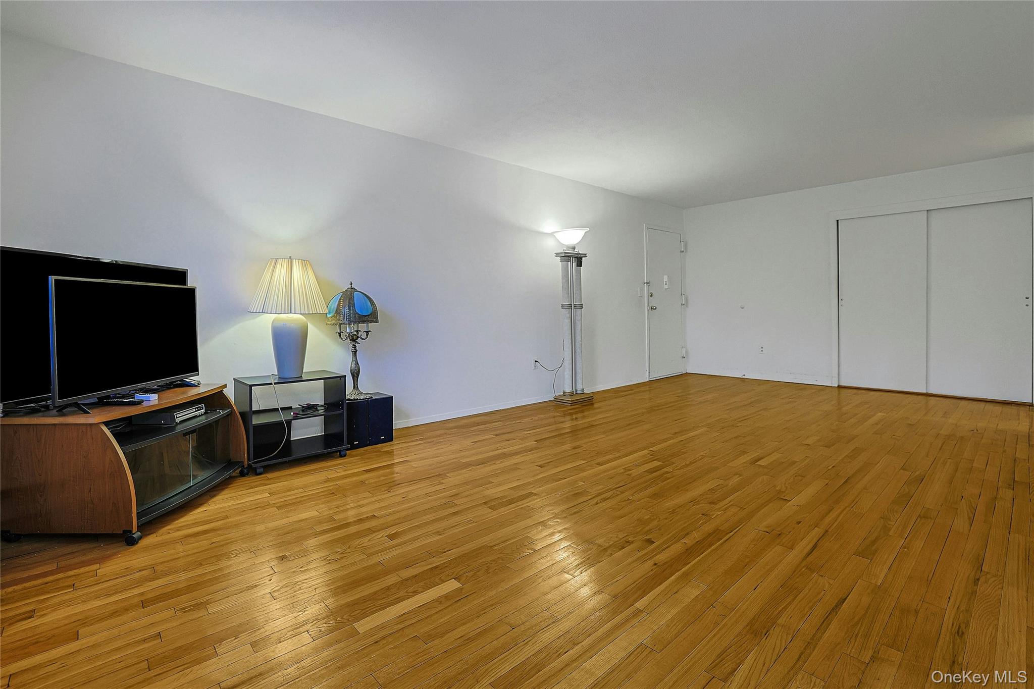 688 Sierra Vista Lane – For Sale photo 8