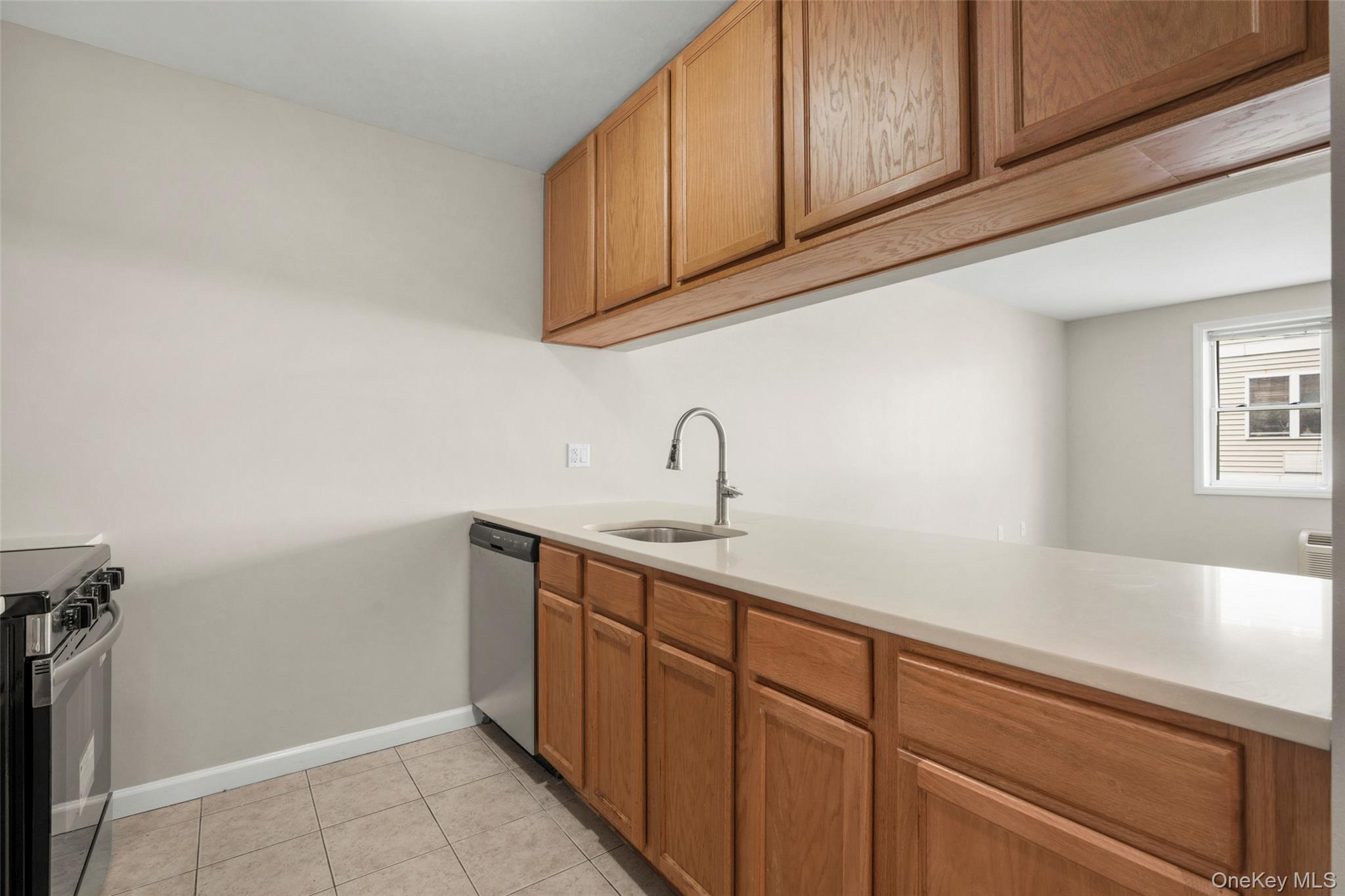 342 Westchester Avenue, Unit 25E photo 11